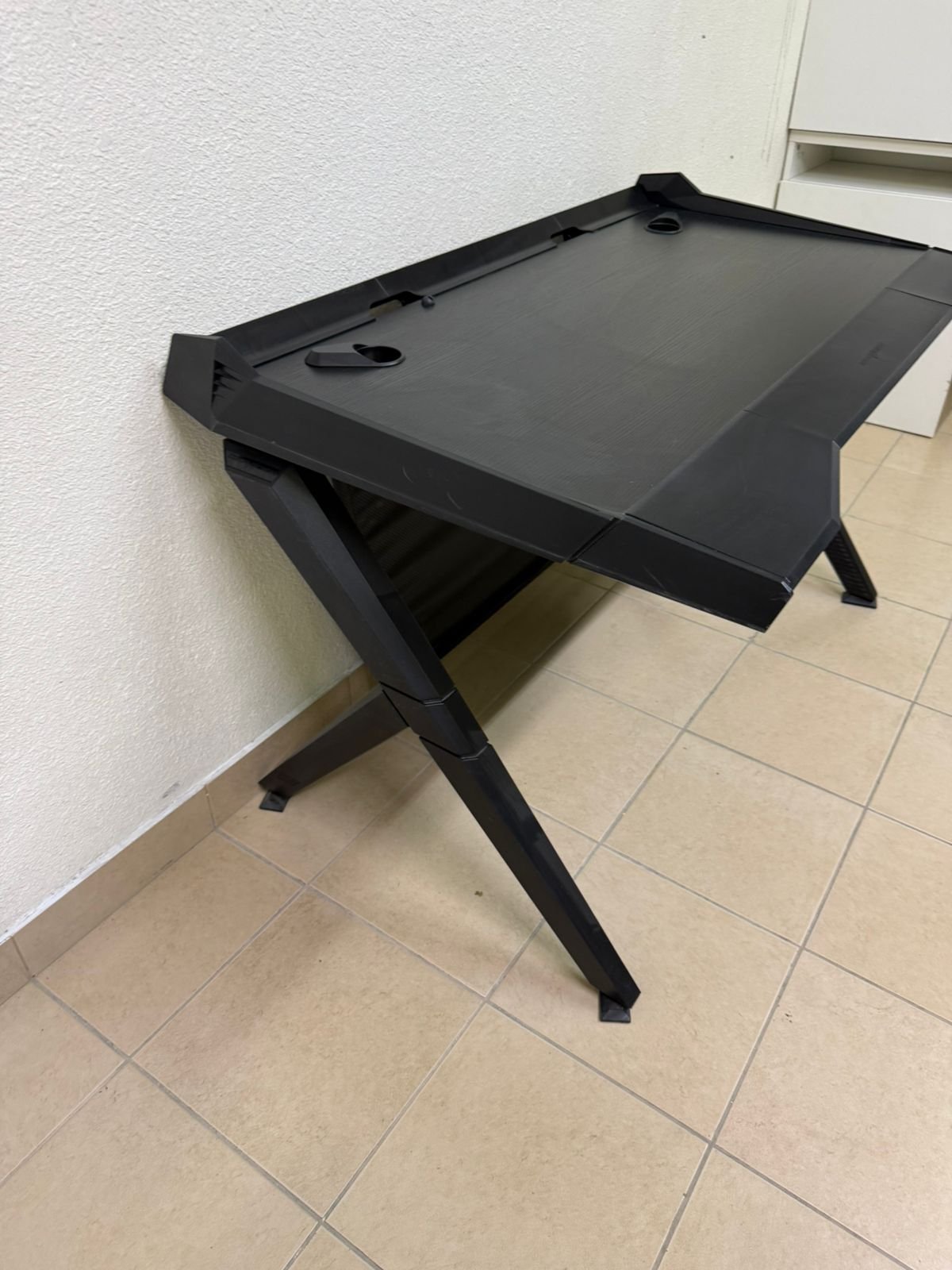 A gaming desk in black - Image 12