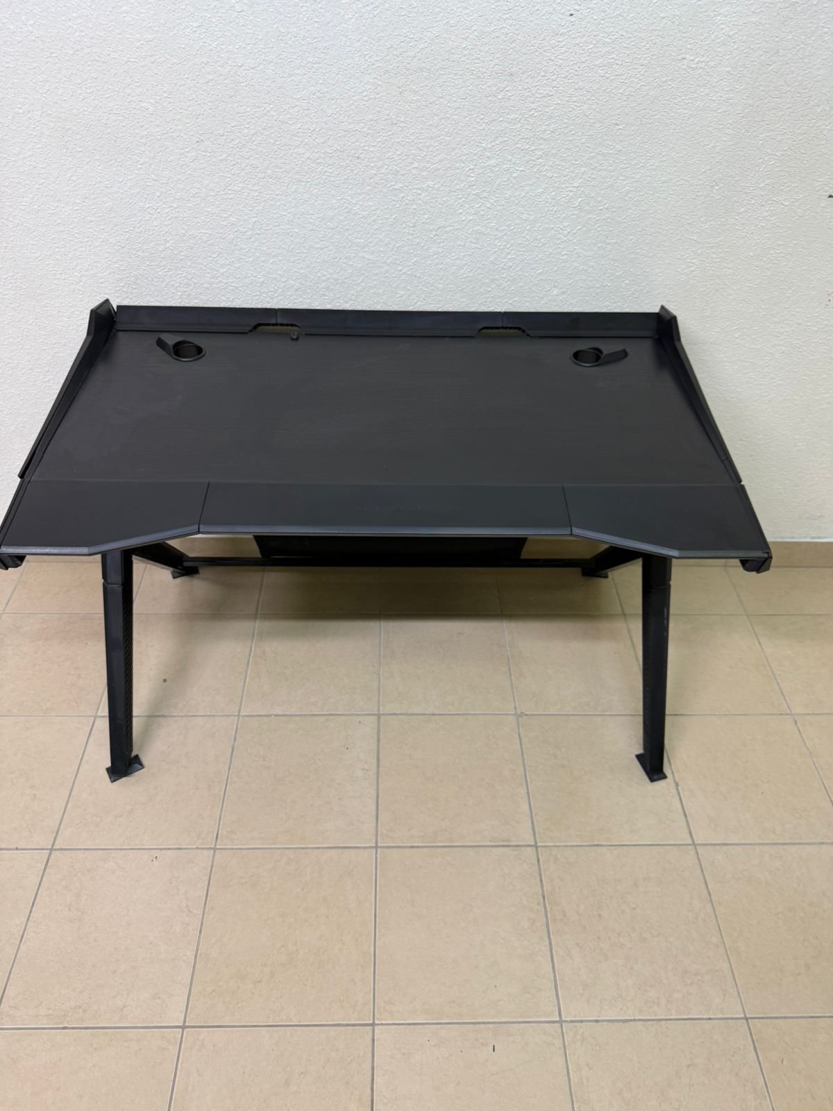A gaming desk in black - Image 14