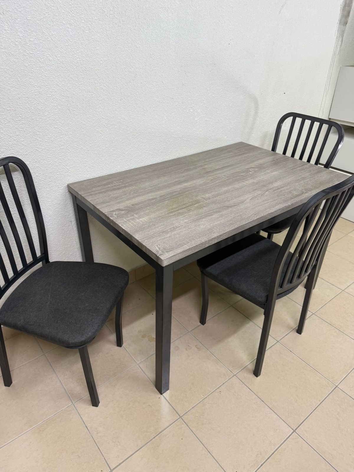 Dining table with 3 chairs - Image 2