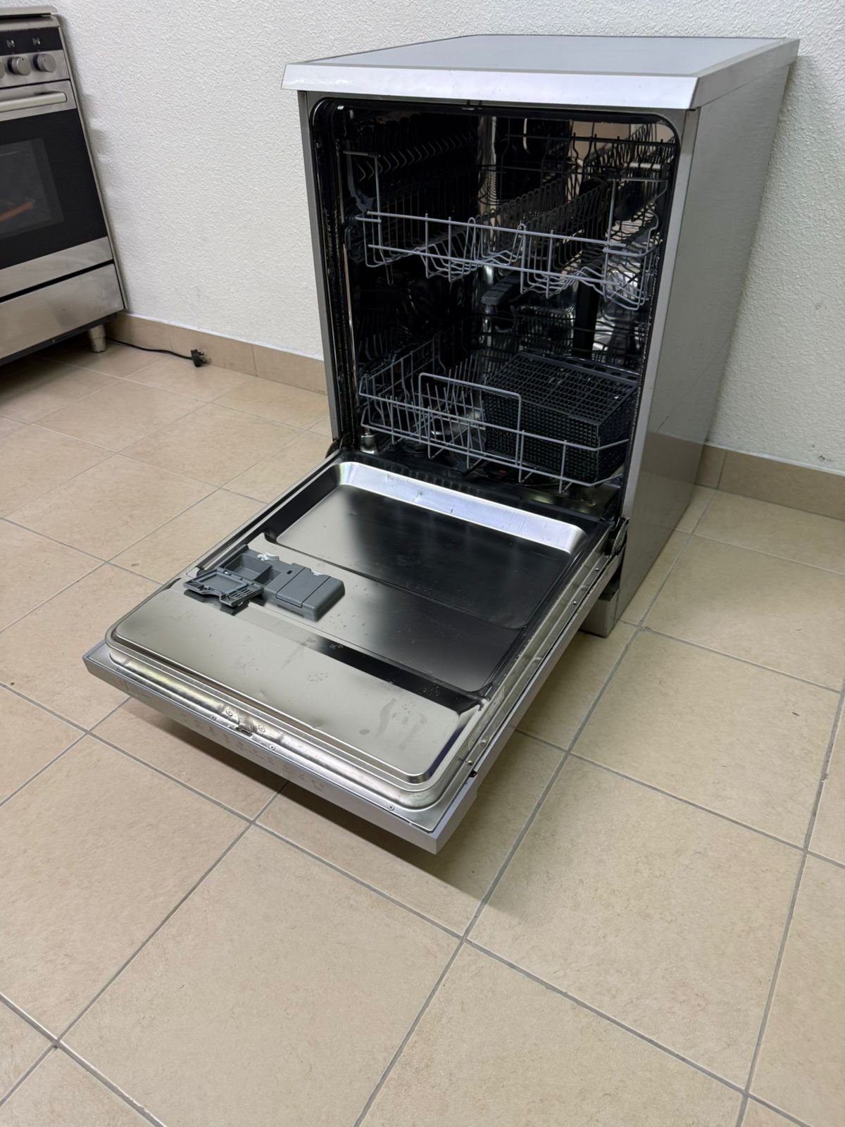 Electrolux brand dishwasher - Image 8