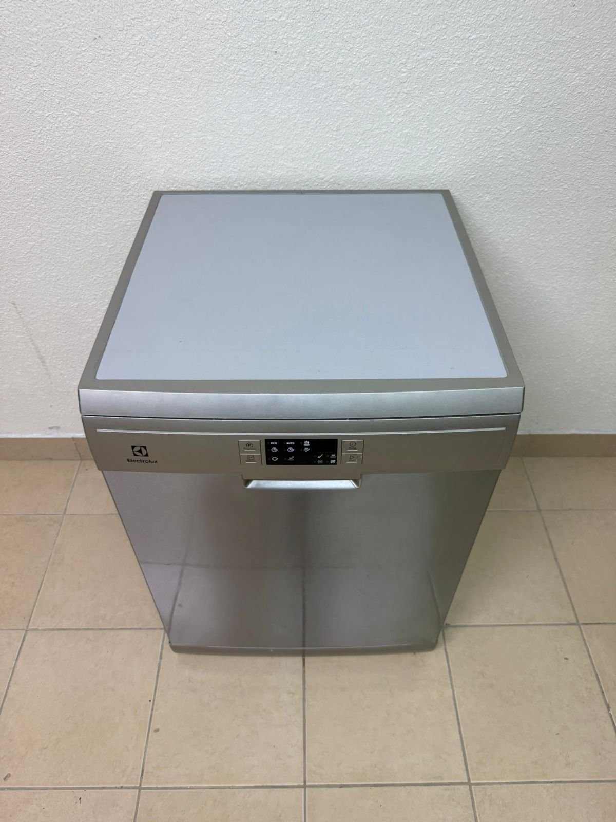 Electrolux brand dishwasher - Image 6