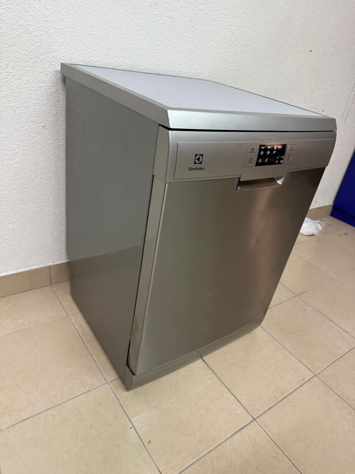 Electrolux brand dishwasher - Image 5