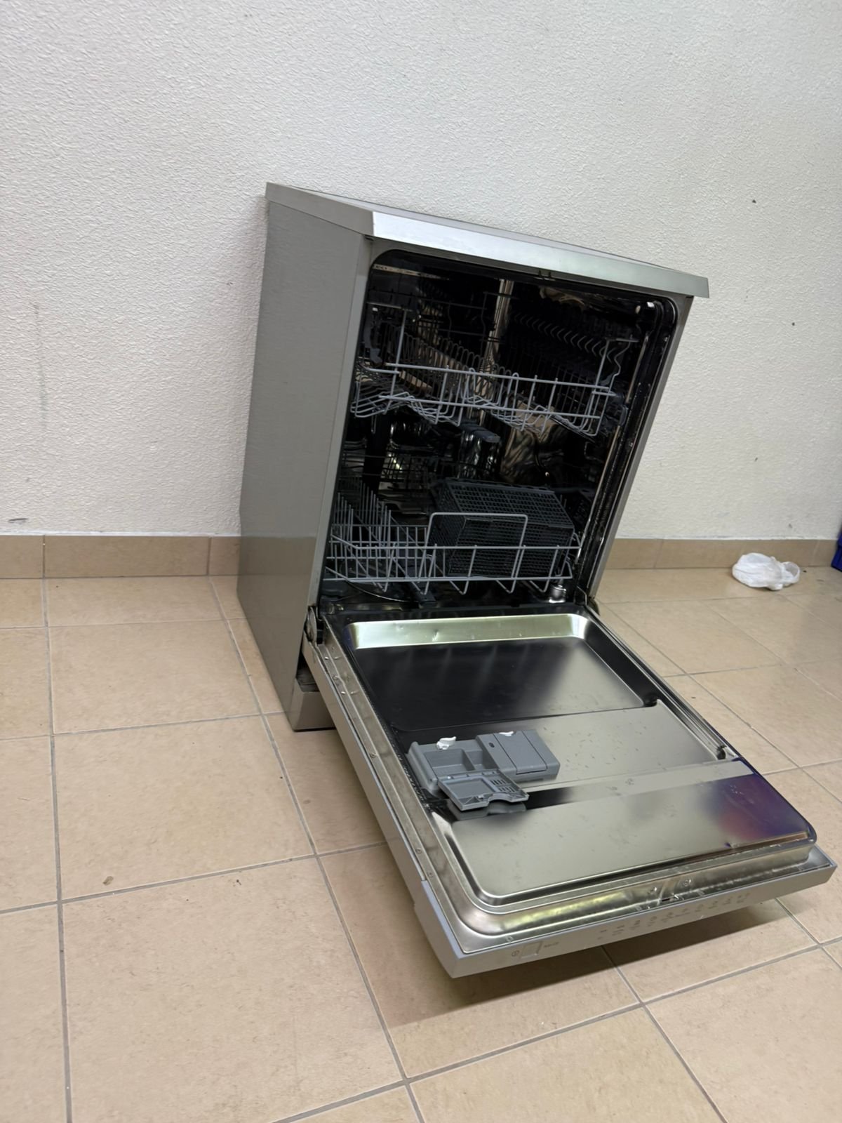 Electrolux brand dishwasher - Image 4