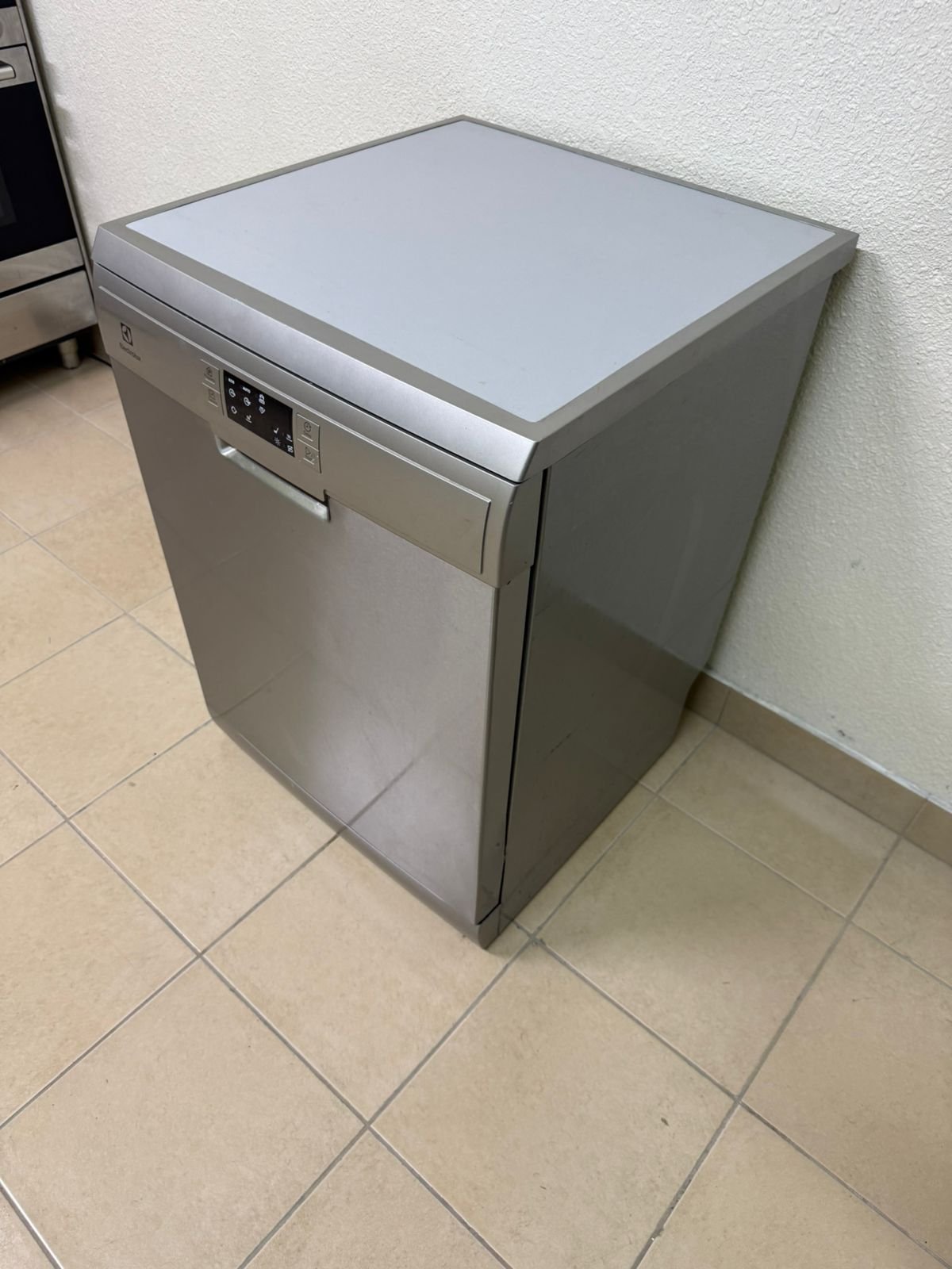 Electrolux brand dishwasher - Image 12