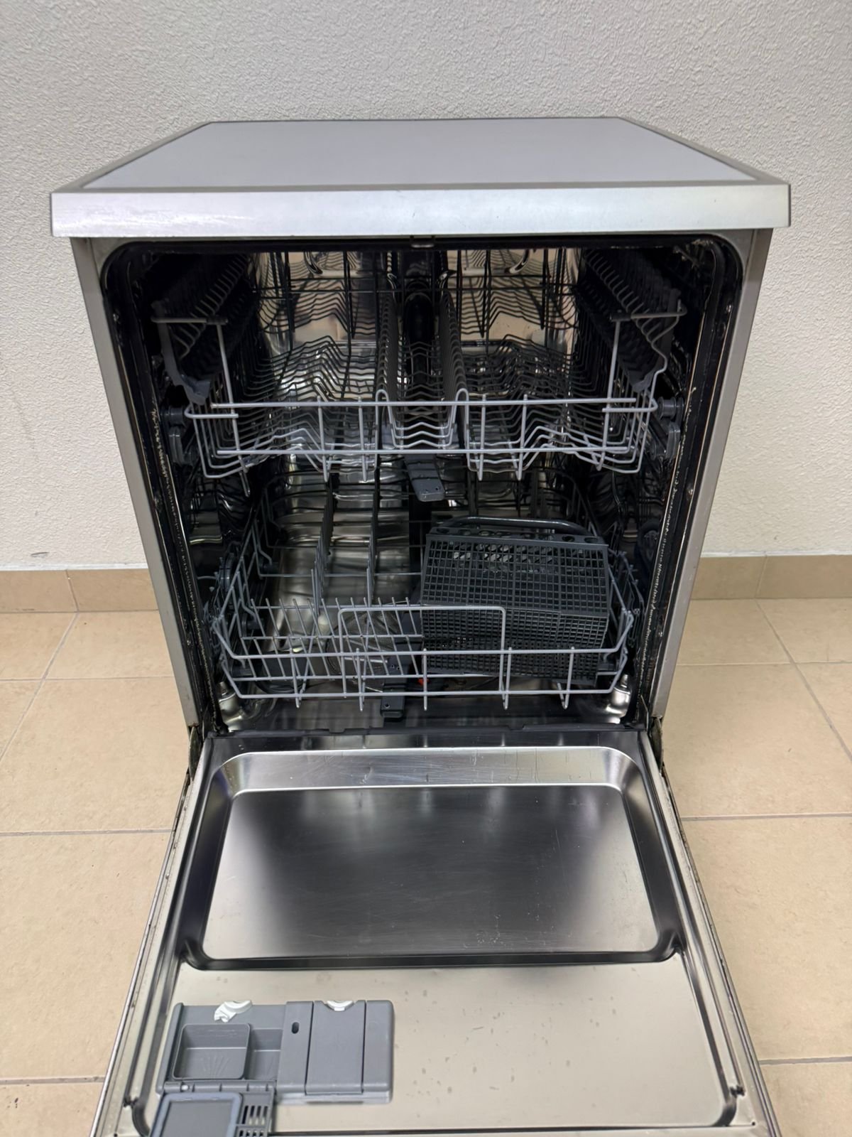 Electrolux brand dishwasher - Image 14