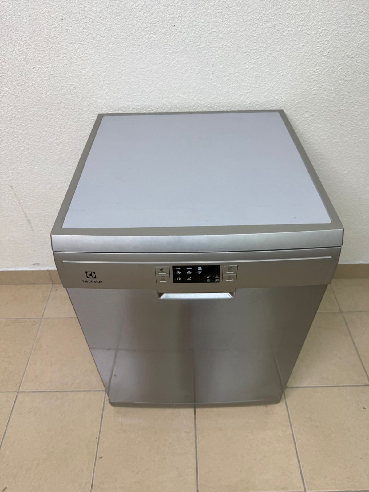 Electrolux brand dishwasher - Image 16