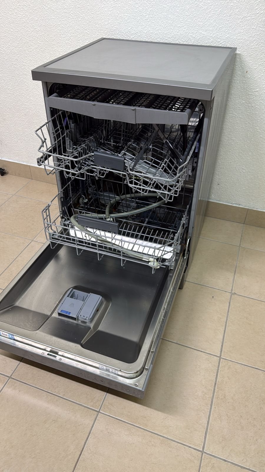 Electrolux brand dishwasher - Image 20
