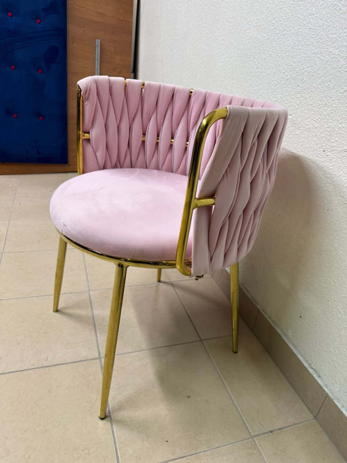 The pink velvet chair features a modern design with a woven back and an elegant gold metal base. - Image 11