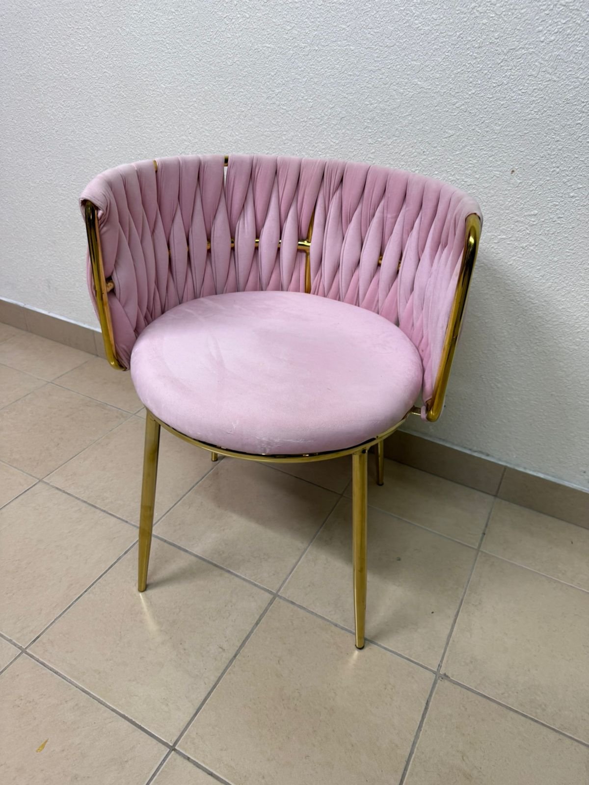 The pink velvet chair features a modern design with a woven back and an elegant gold metal base. - Image 10