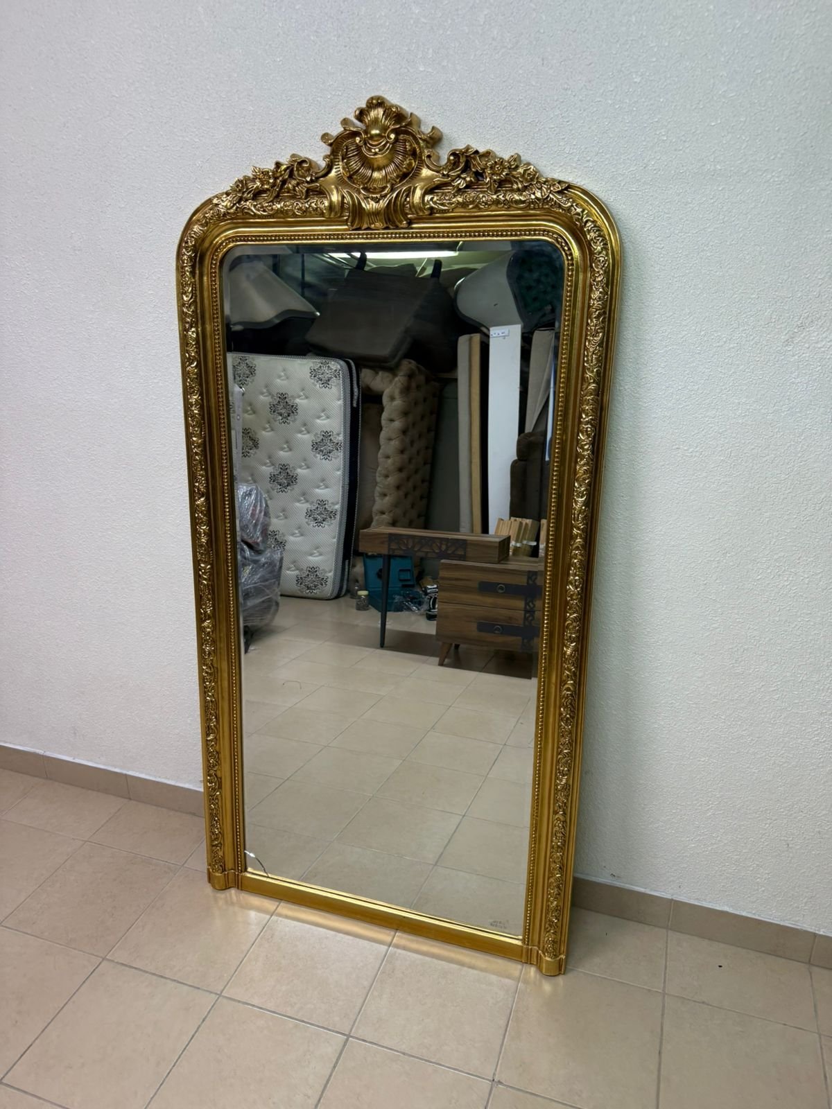 The mirror features a gold-rimmed frame with a "Louis" design from Home Centre. - Image 9