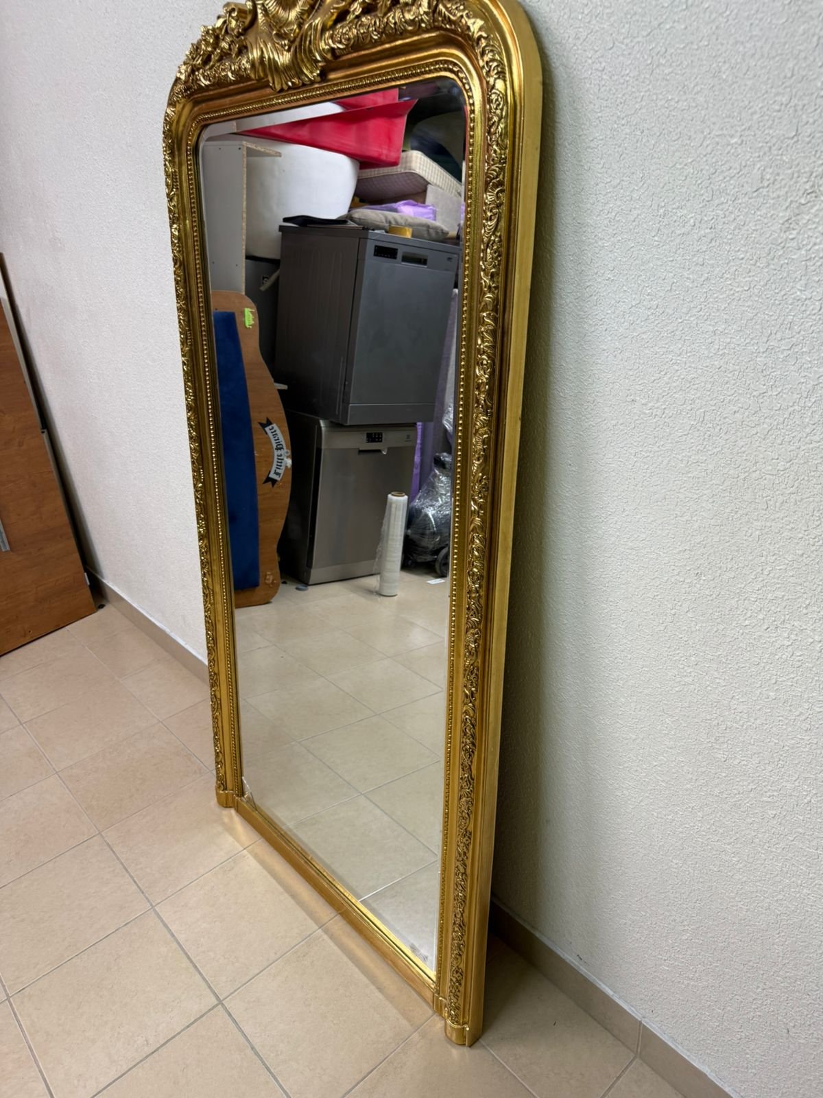 The mirror features a gold-rimmed frame with a "Louis" design from Home Centre. - Image 12