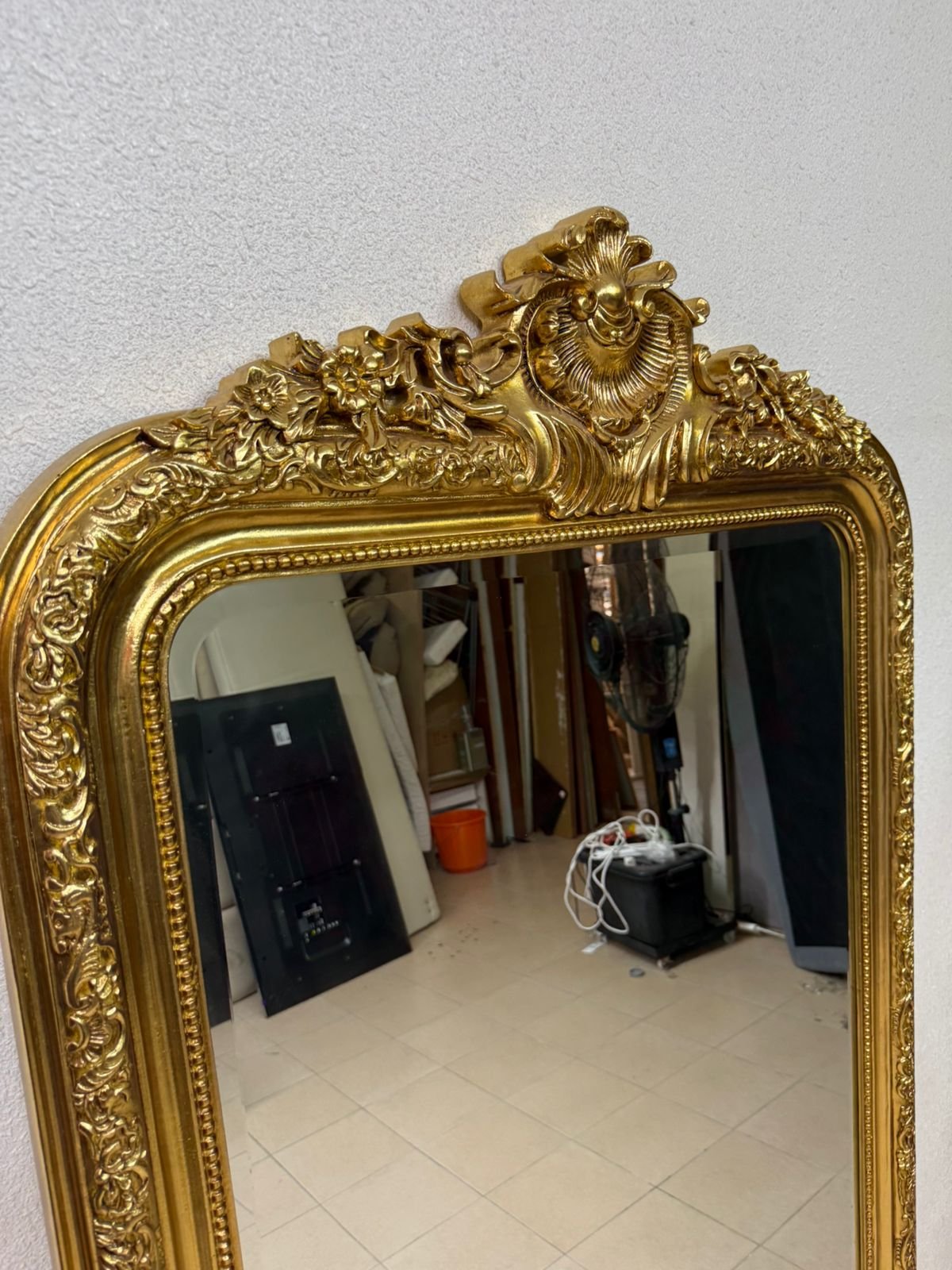 The mirror features a gold-rimmed frame with a "Louis" design from Home Centre. - Image 7