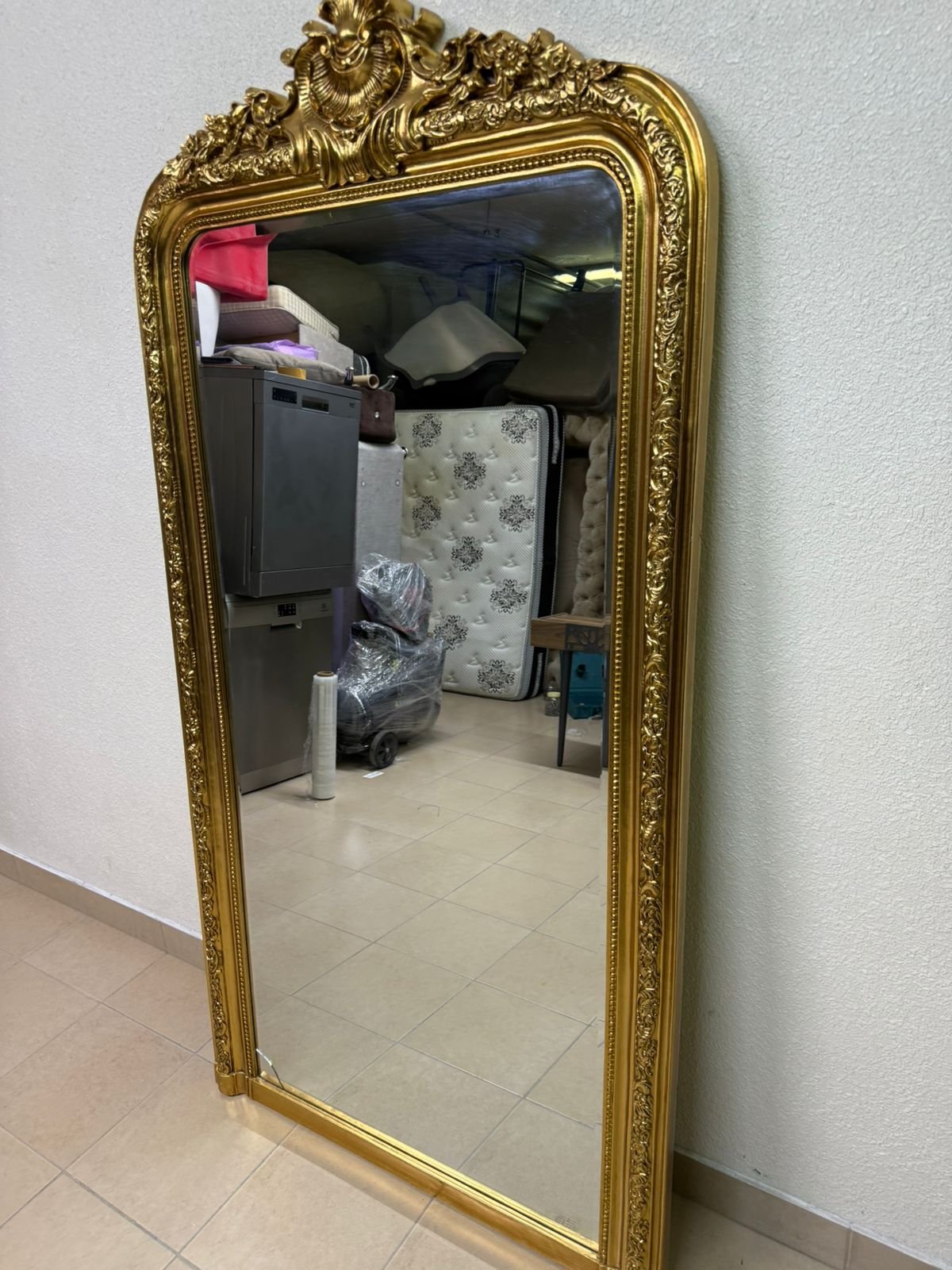 The mirror features a gold-rimmed frame with a "Louis" design from Home Centre. - Image 10