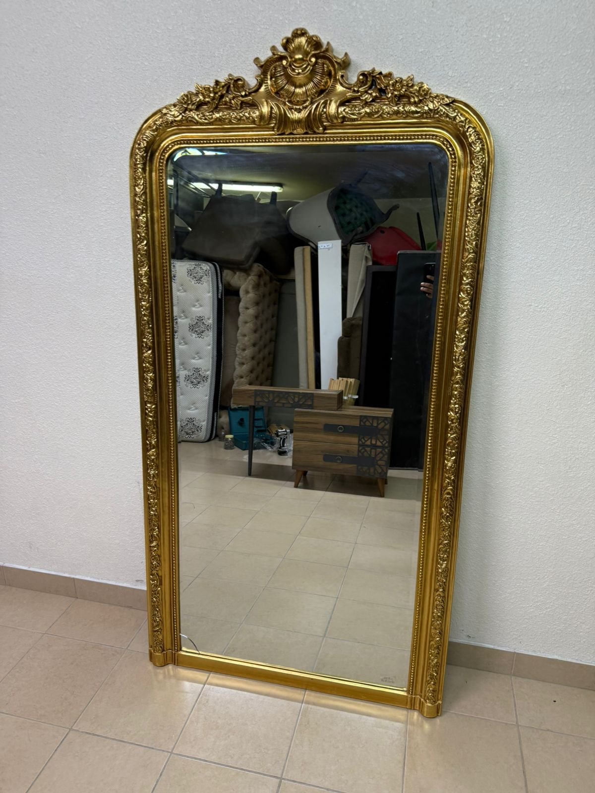 The mirror features a gold-rimmed frame with a "Louis" design from Home Centre. - Image 5