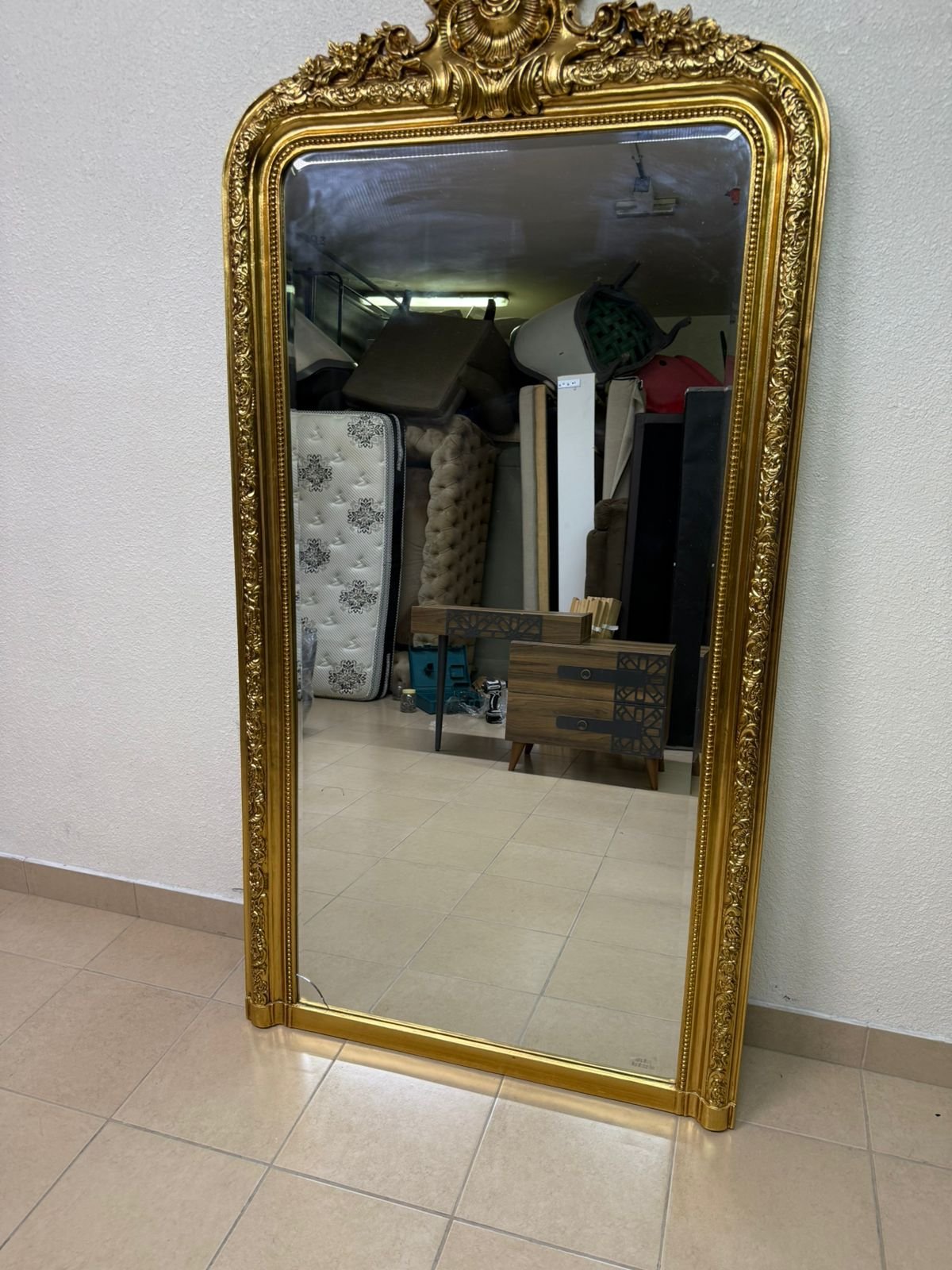 The mirror features a gold-rimmed frame with a "Louis" design from Home Centre. - Image 6