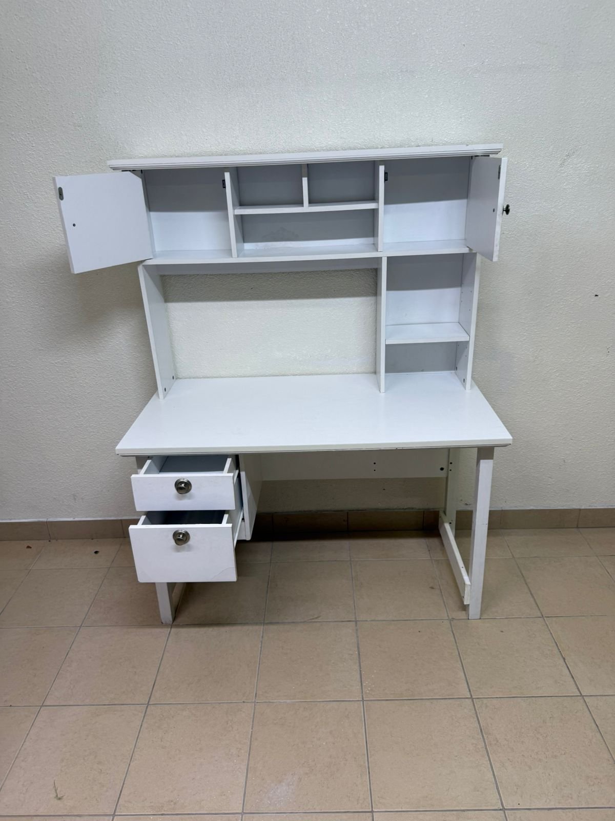 This Country study desk with a top cabinet in white features a matte finish and practical storage shelves. - Image 7
