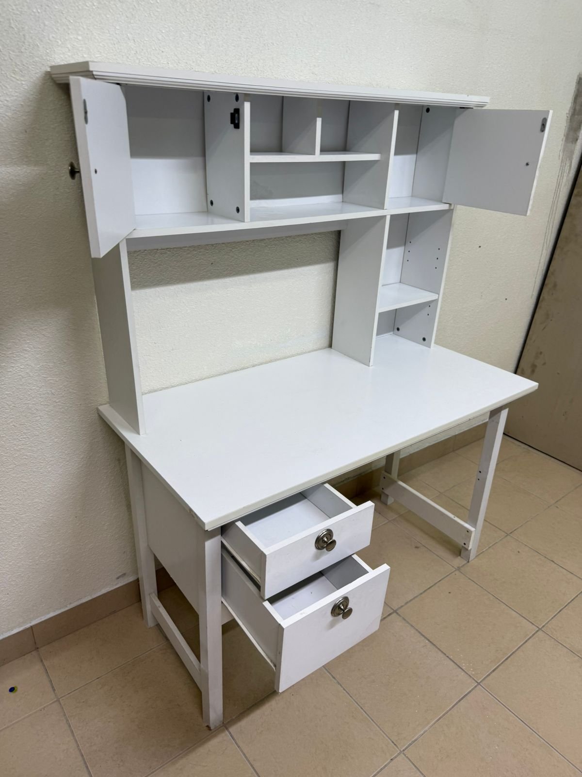 This Country study desk with a top cabinet in white features a matte finish and practical storage shelves. - Image 4