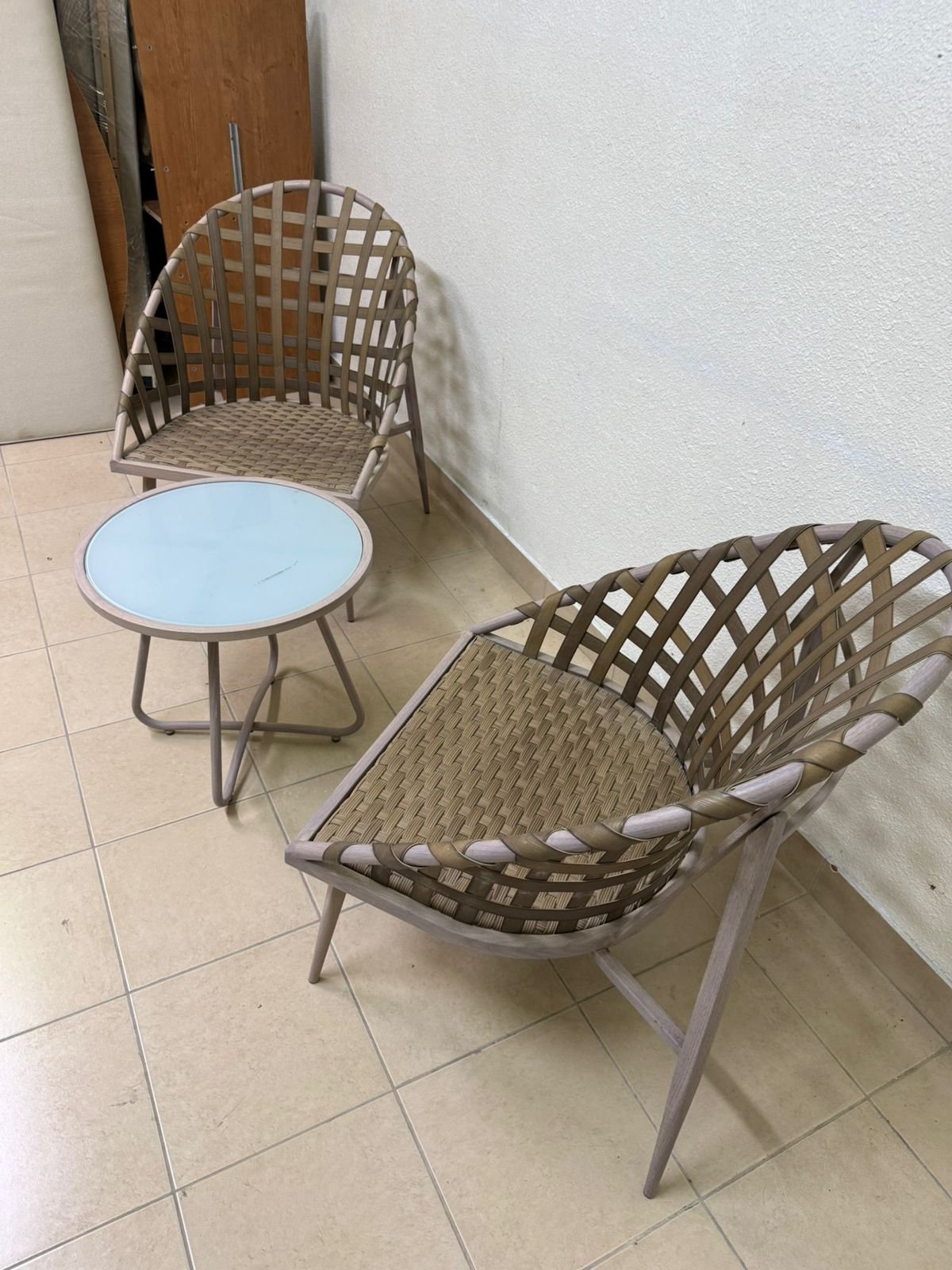 Two chairs and a table for the garden - Image 9