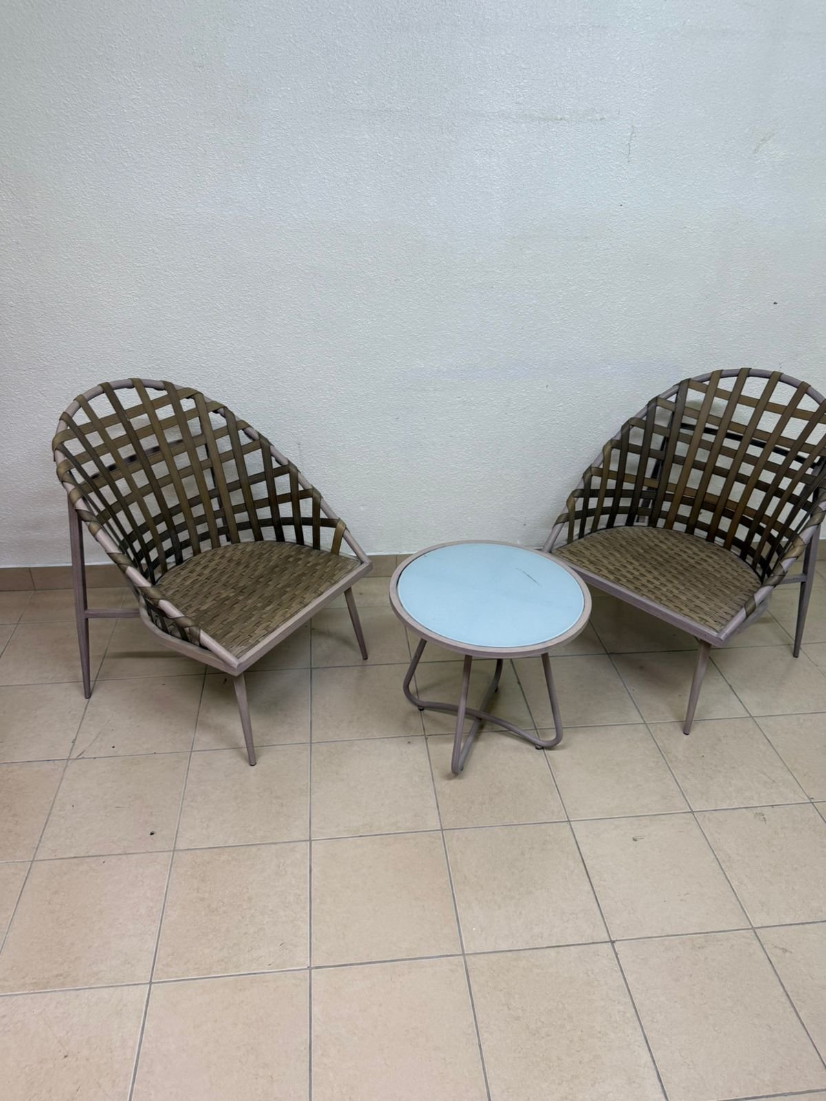 Two chairs and a table for the garden - Image 10