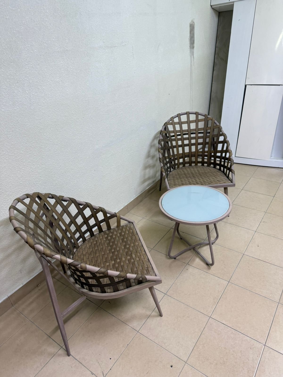 Two chairs and a table for the garden - Image 11