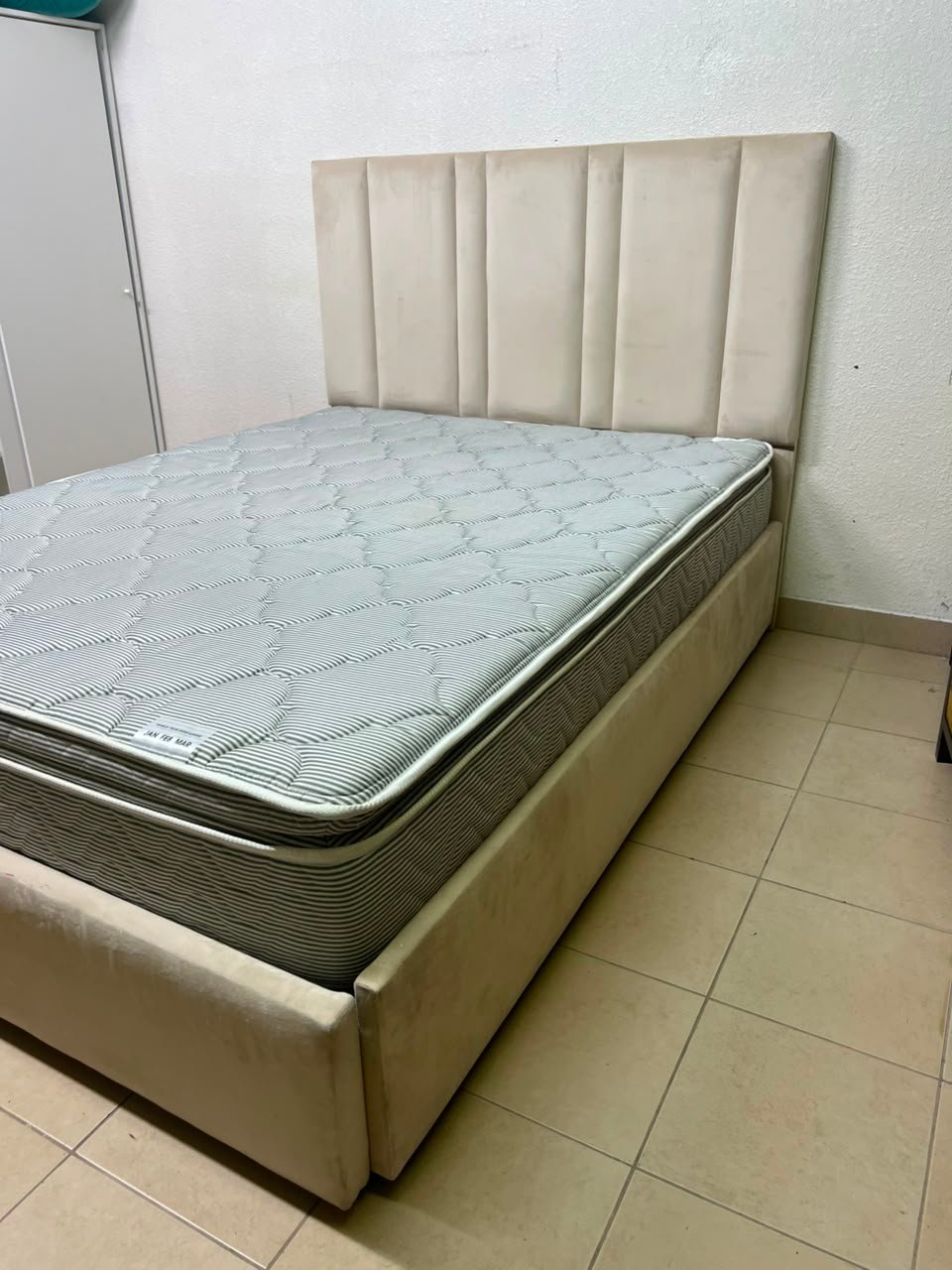Bed 150x200 cm