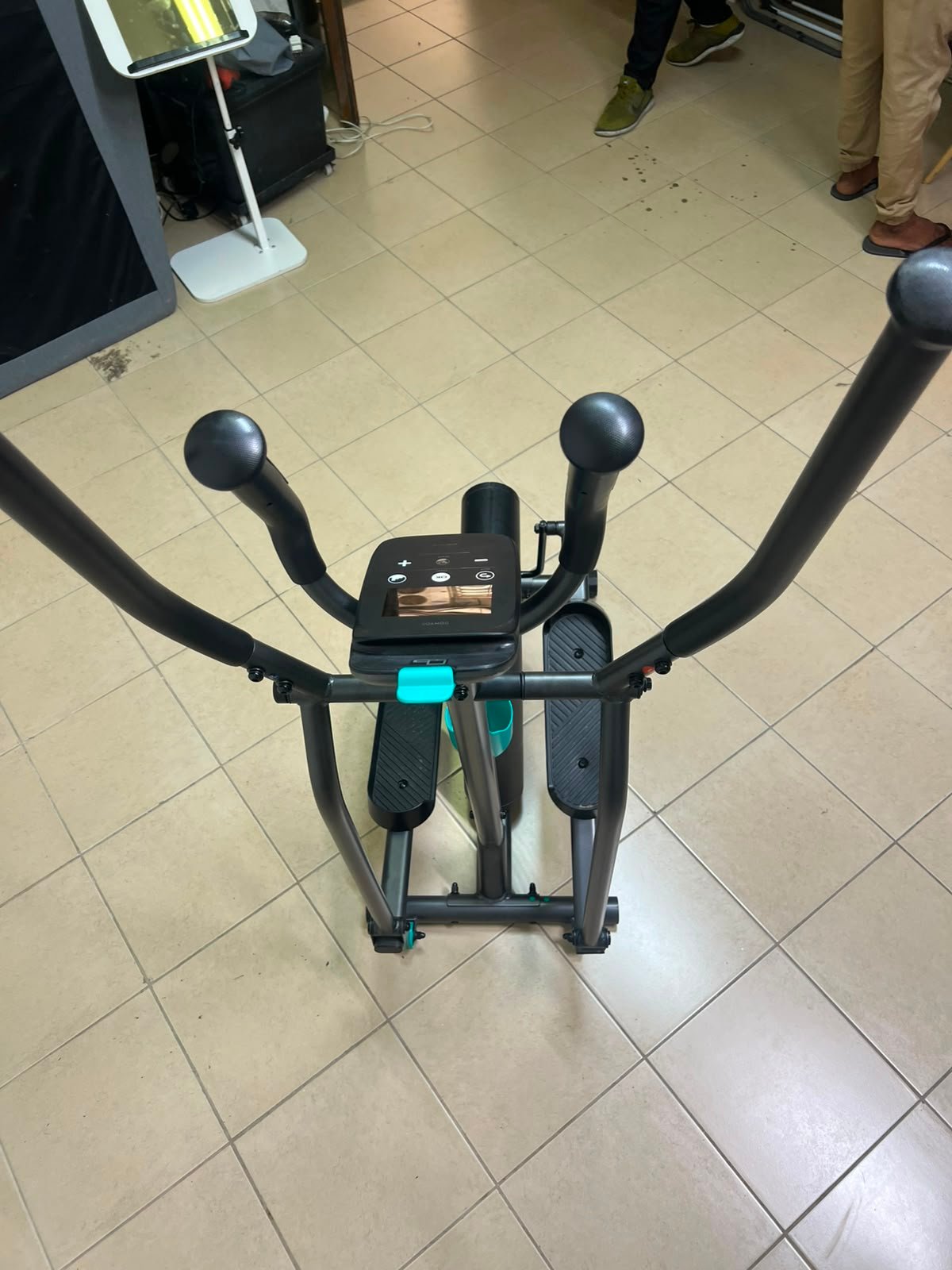 The machine is the Domyos Cross Trainer EL 120 from Decathlon, designed for beginners to help burn calories and tone. - Image 7