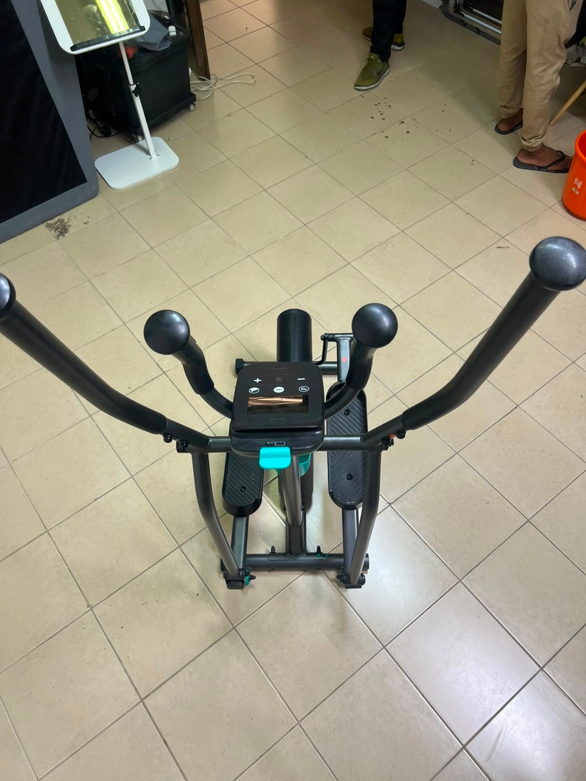 The machine is the Domyos Cross Trainer EL 120 from Decathlon, designed for beginners to help burn calories and tone. - Image 10
