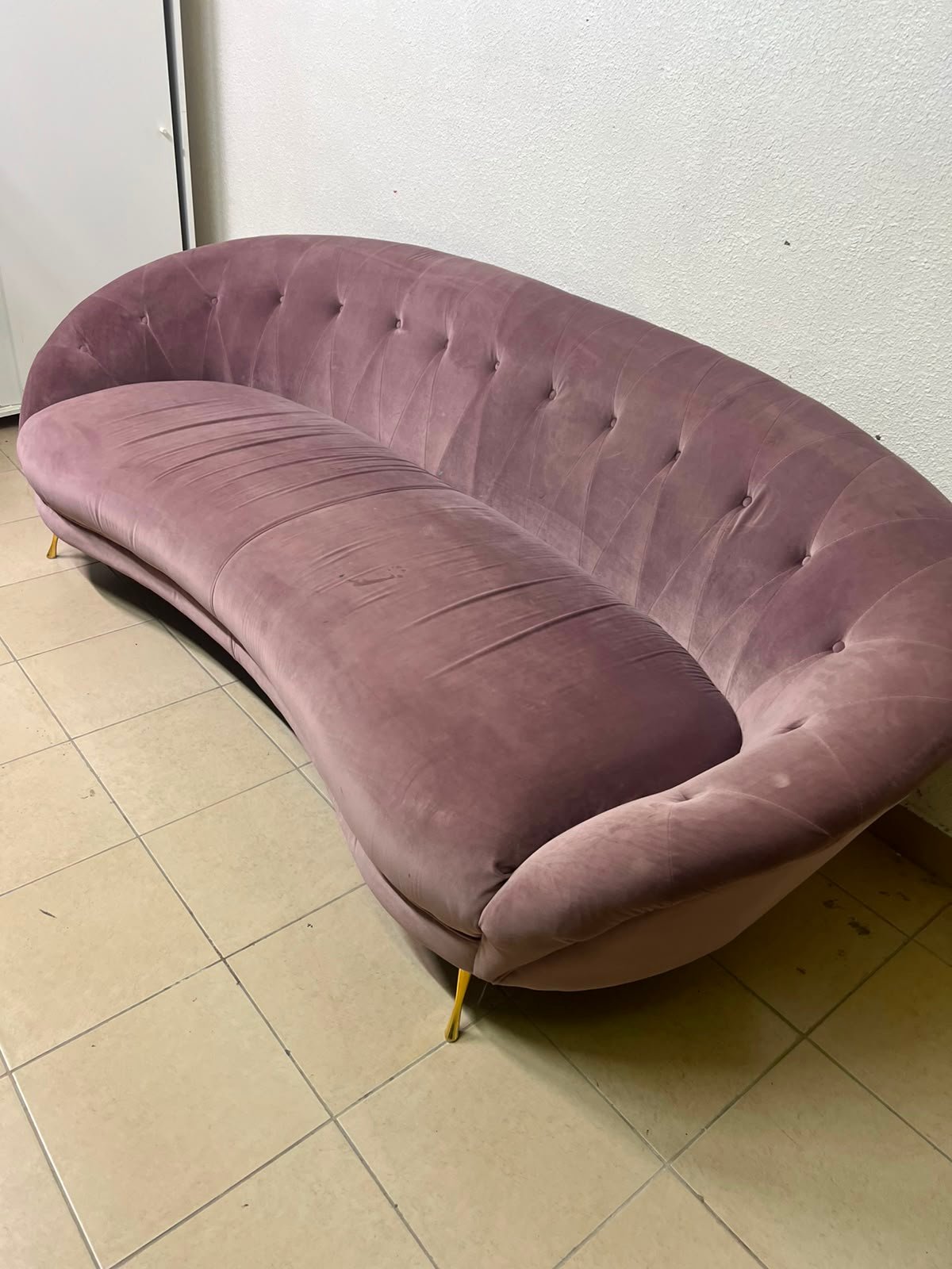 A luxurious 3-seater velvet sofa with a curved design, back upholstery buttons, and gold metal pointed legs. - Image 2