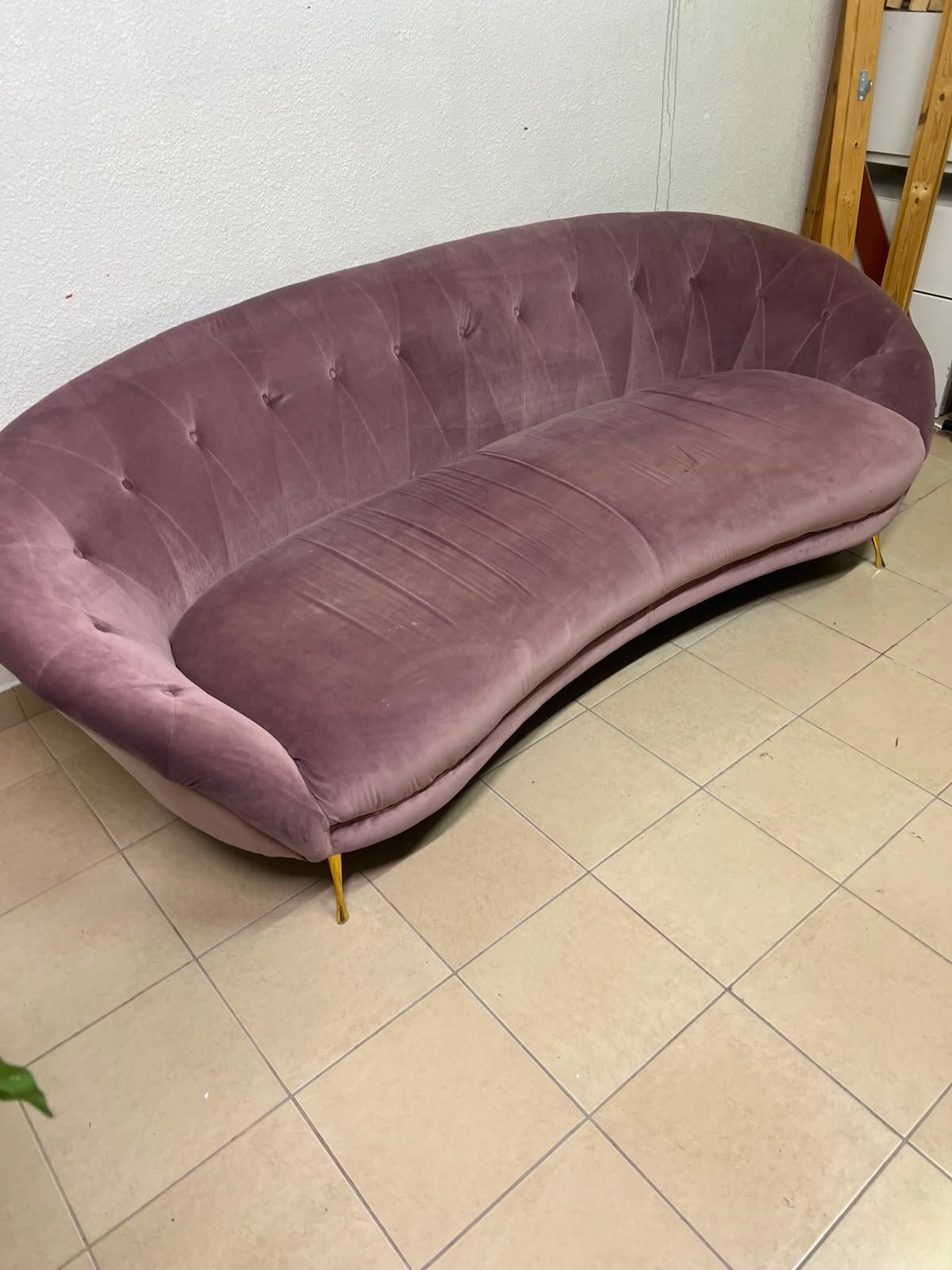 A luxurious 3-seater velvet sofa with a curved design, back upholstery buttons, and gold metal pointed legs. - Image 7