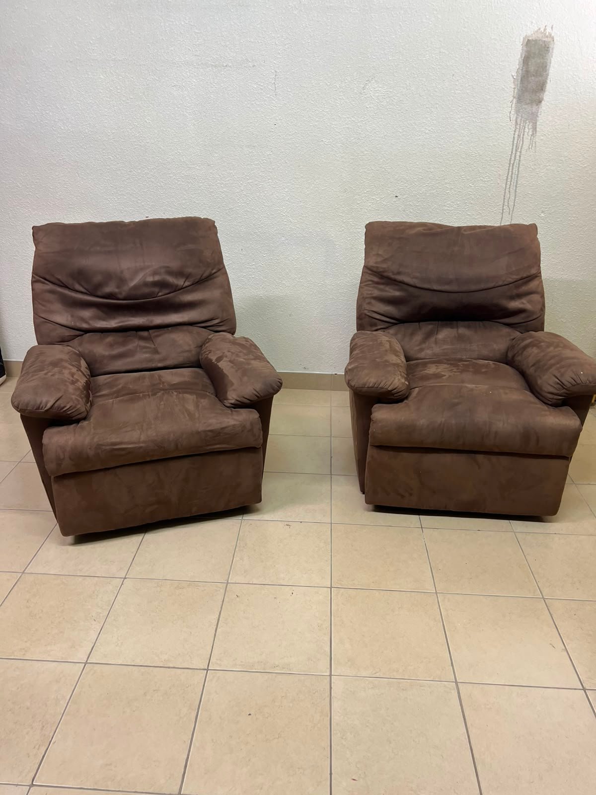 A mocha brown fabric recliner chair with comfortable foam padding.