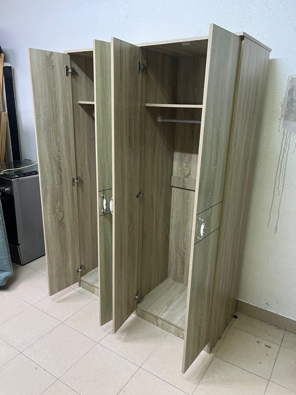 4-door wardrobe - Image 9