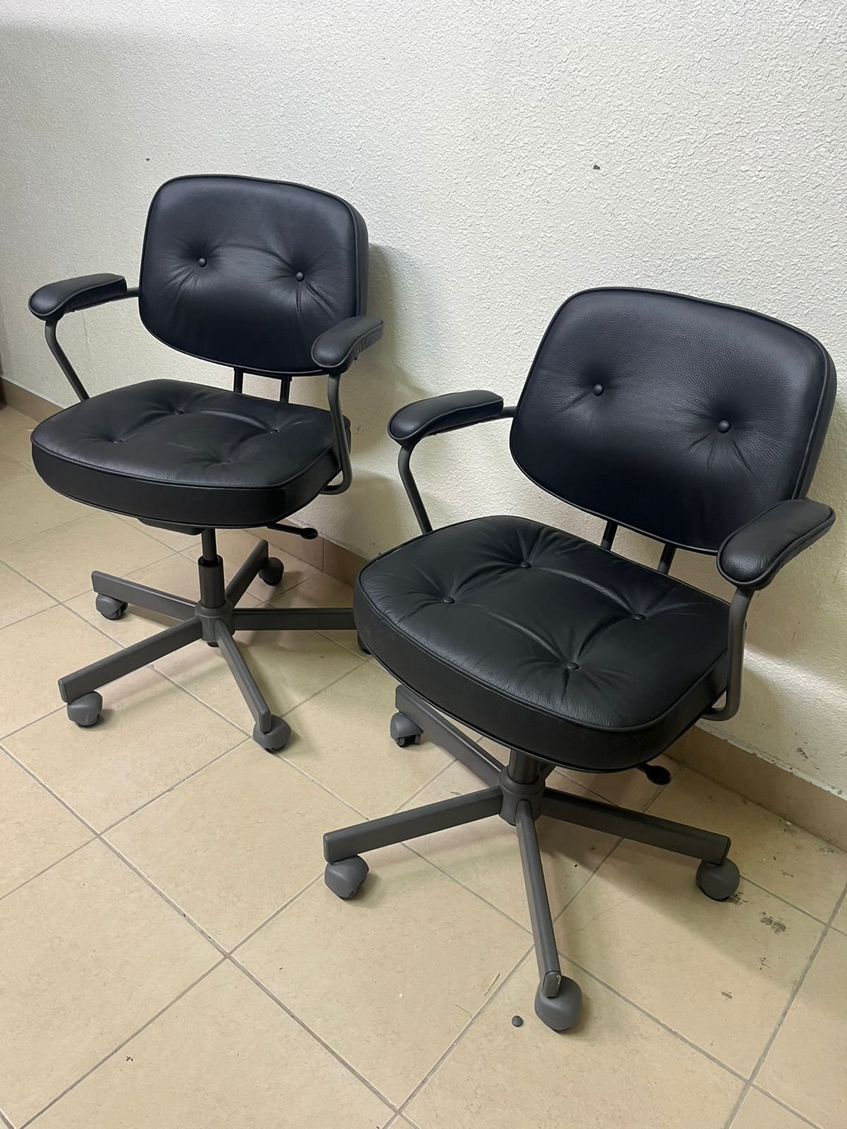 Two office chairs - Image 2