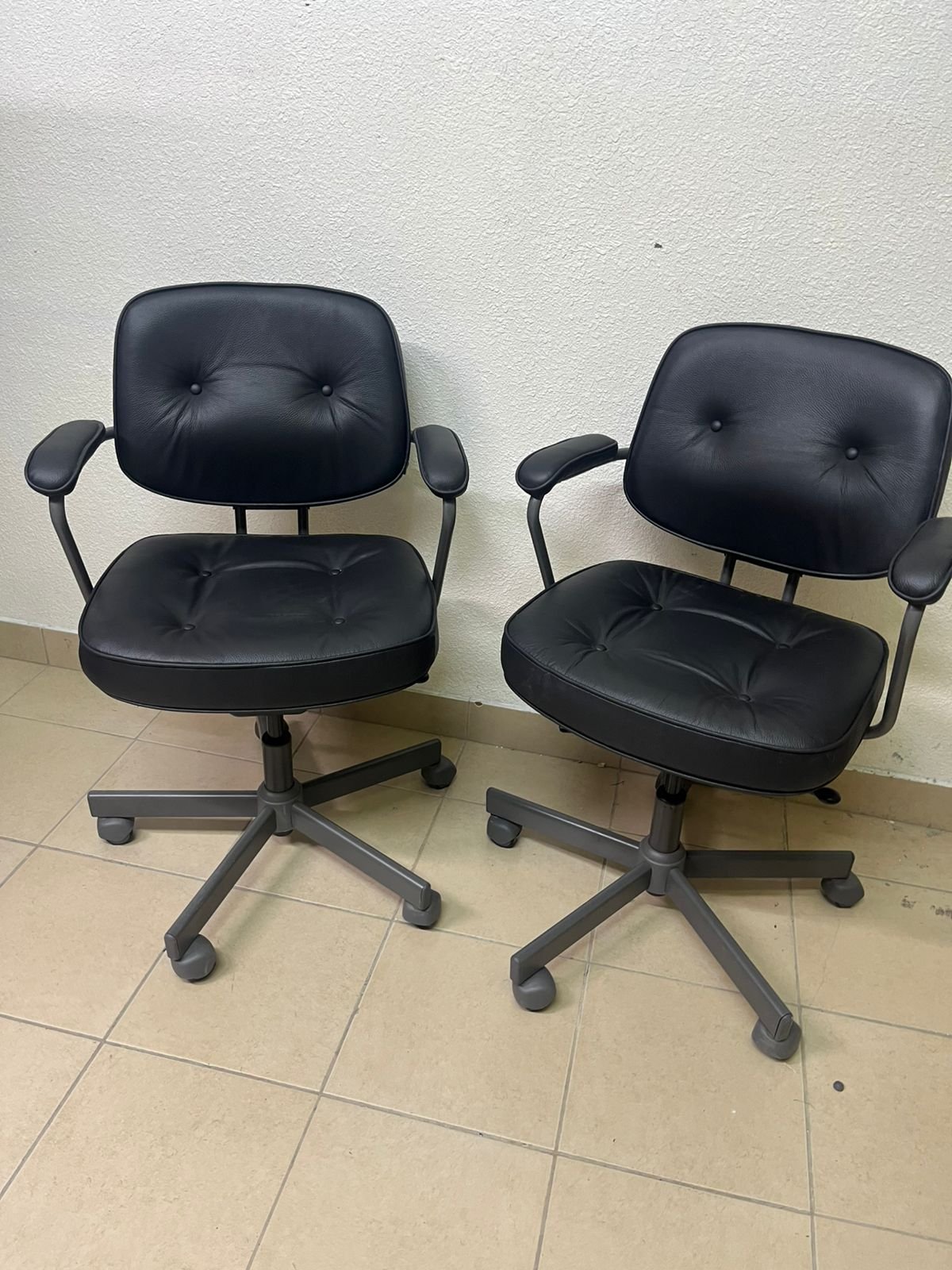 Two office chairs - Image 3