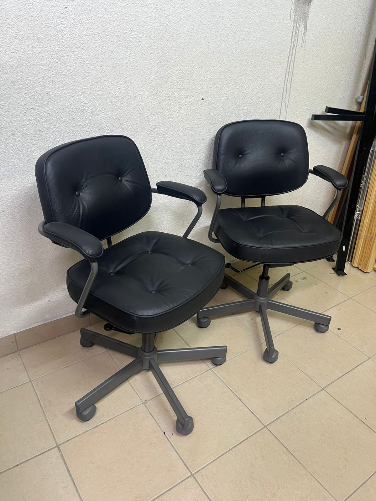 Two office chairs - Image 5