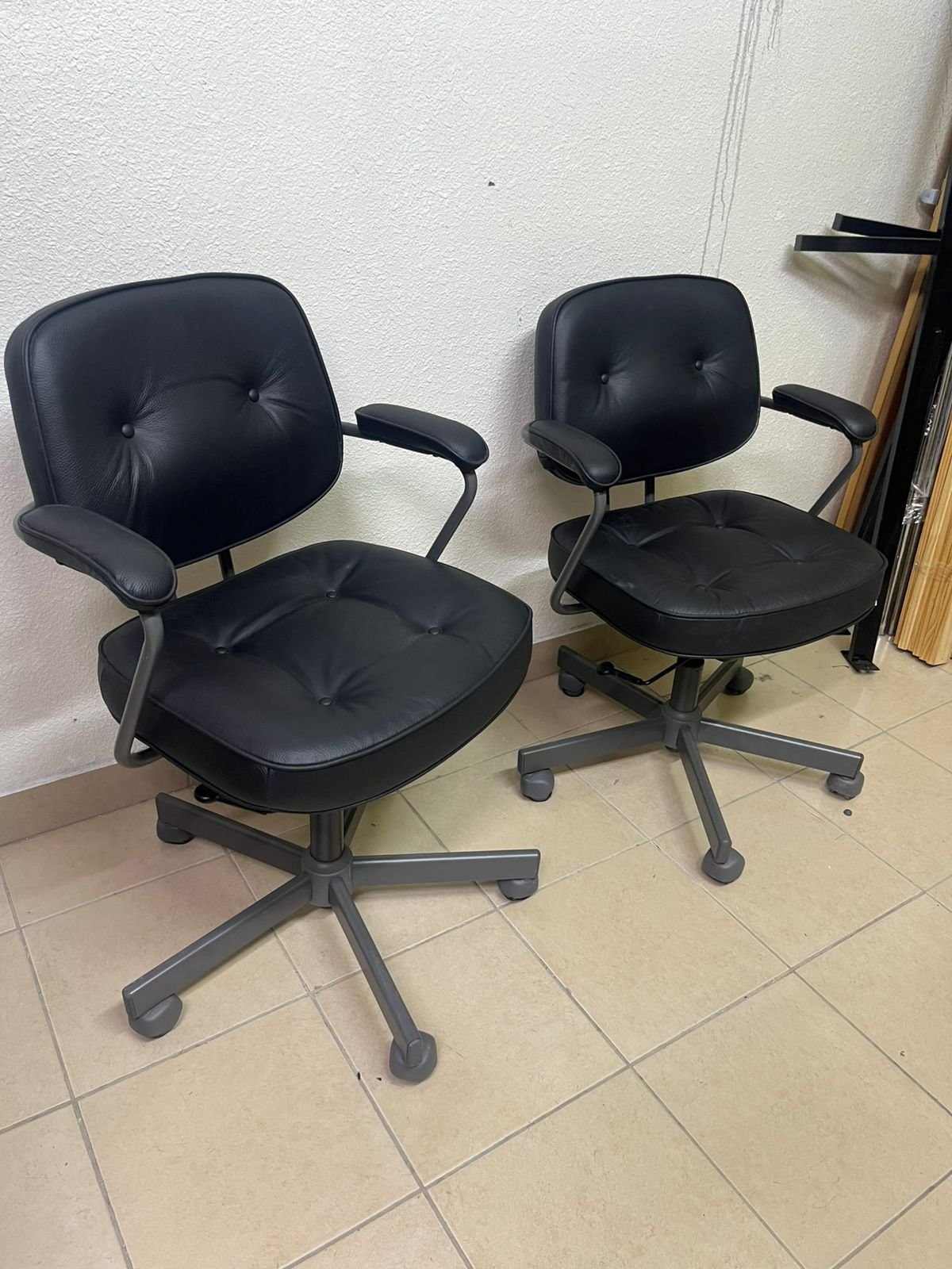 Two office chairs - Image 8