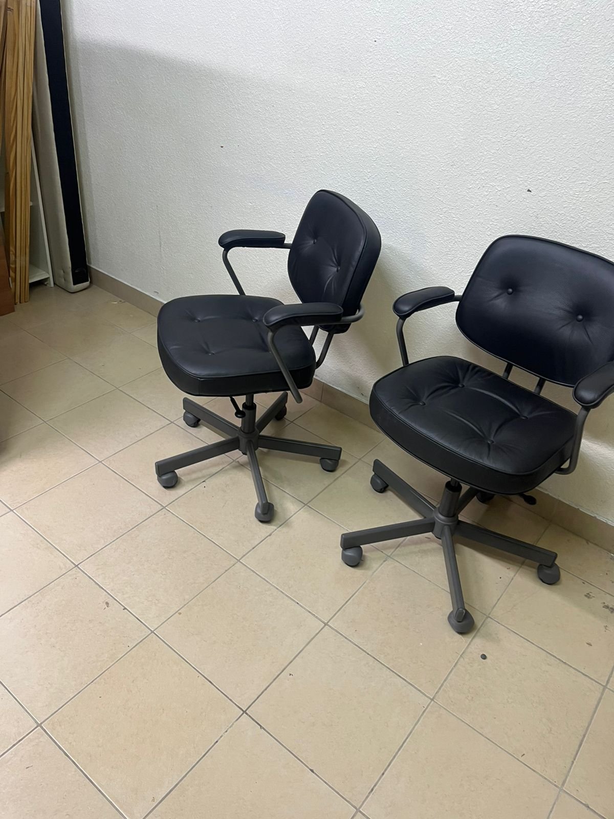 Two office chairs - Image 9