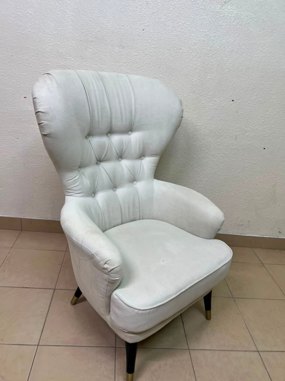 This wingback chair from AD CORE features white upholstery and a tufted back. - Image 4