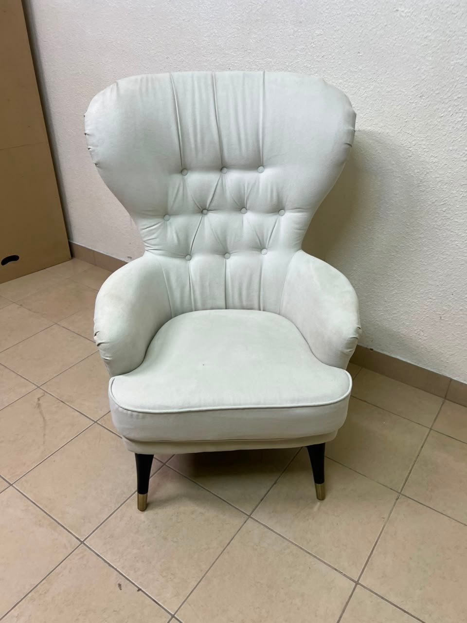 This wingback chair from AD CORE features white upholstery and a tufted back. - Image 6