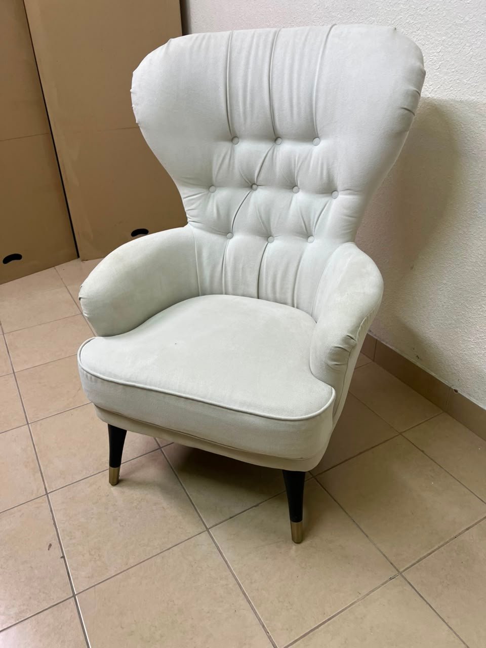 This wingback chair from AD CORE features white upholstery and a tufted back. - Image 7