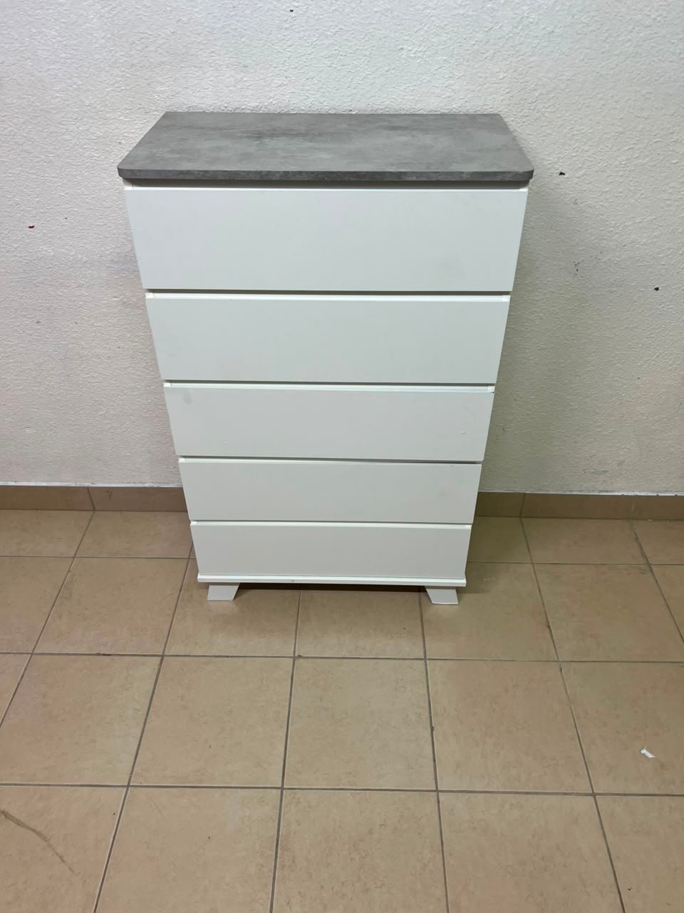 A modern white chest of drawers with a concrete-gray top, similar to models like the Colin from IKEA - Image 13