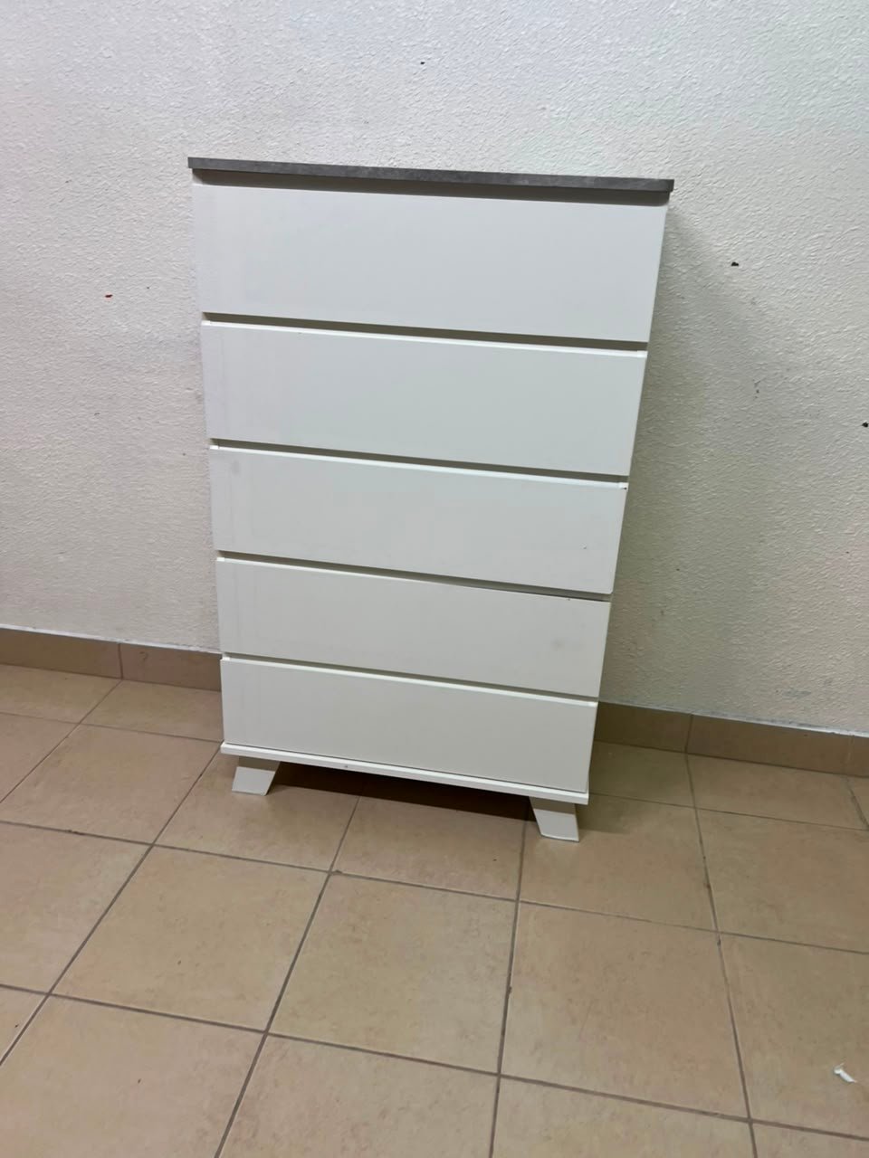 A modern white chest of drawers with a concrete-gray top, similar to models like the Colin from IKEA - Image 15