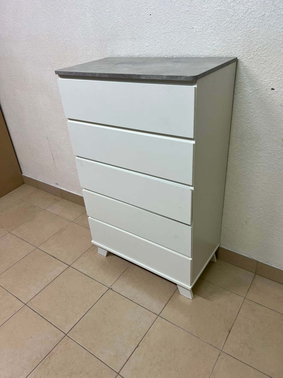 A modern white chest of drawers with a concrete-gray top, similar to models like the Colin from IKEA - Image 9