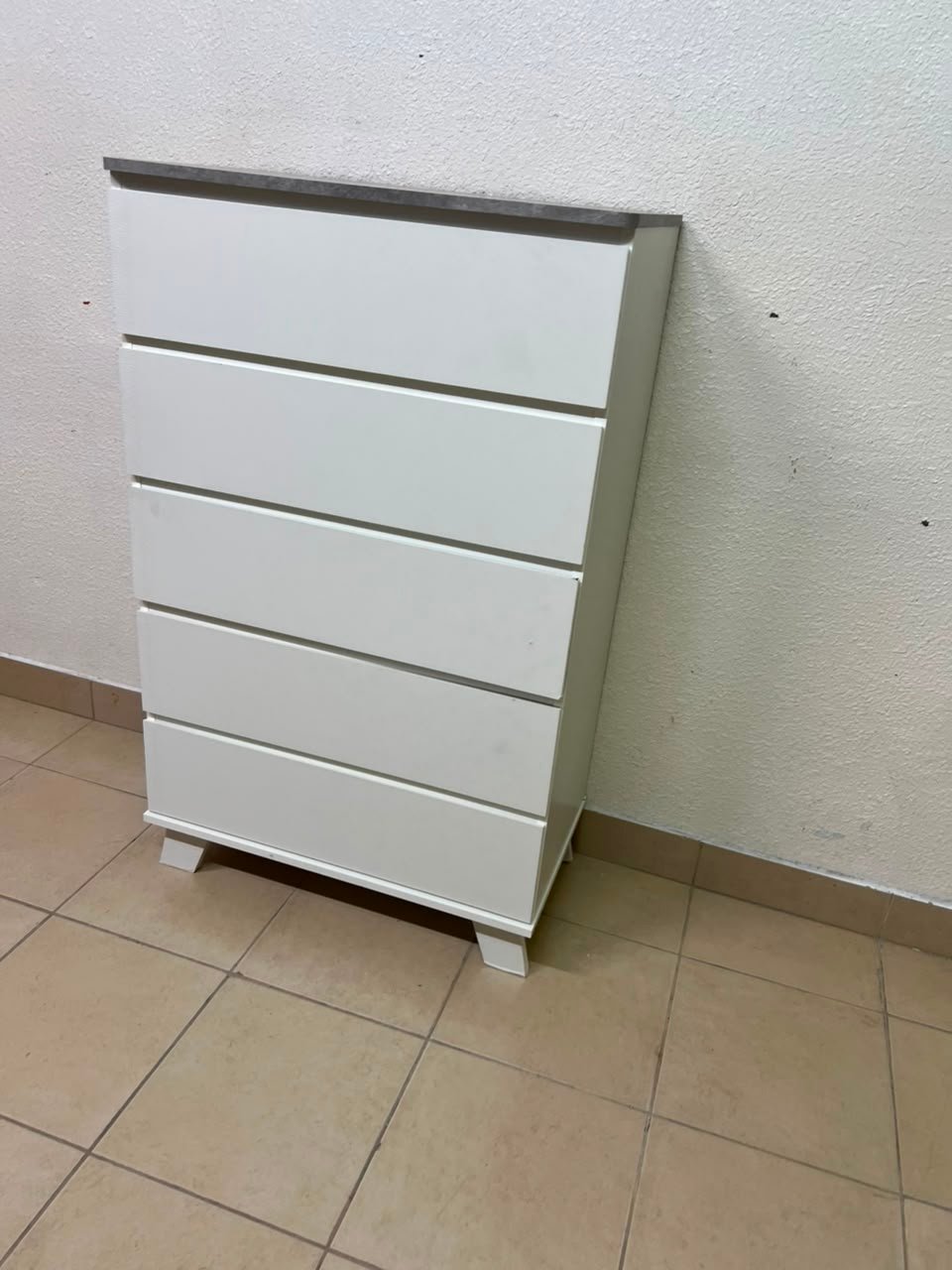 A modern white chest of drawers with a concrete-gray top, similar to models like the Colin from IKEA - Image 6