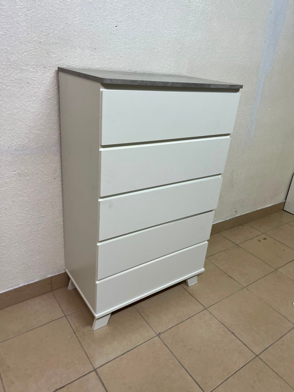 A modern white chest of drawers with a concrete-gray top, similar to models like the Colin from IKEA - Image 14