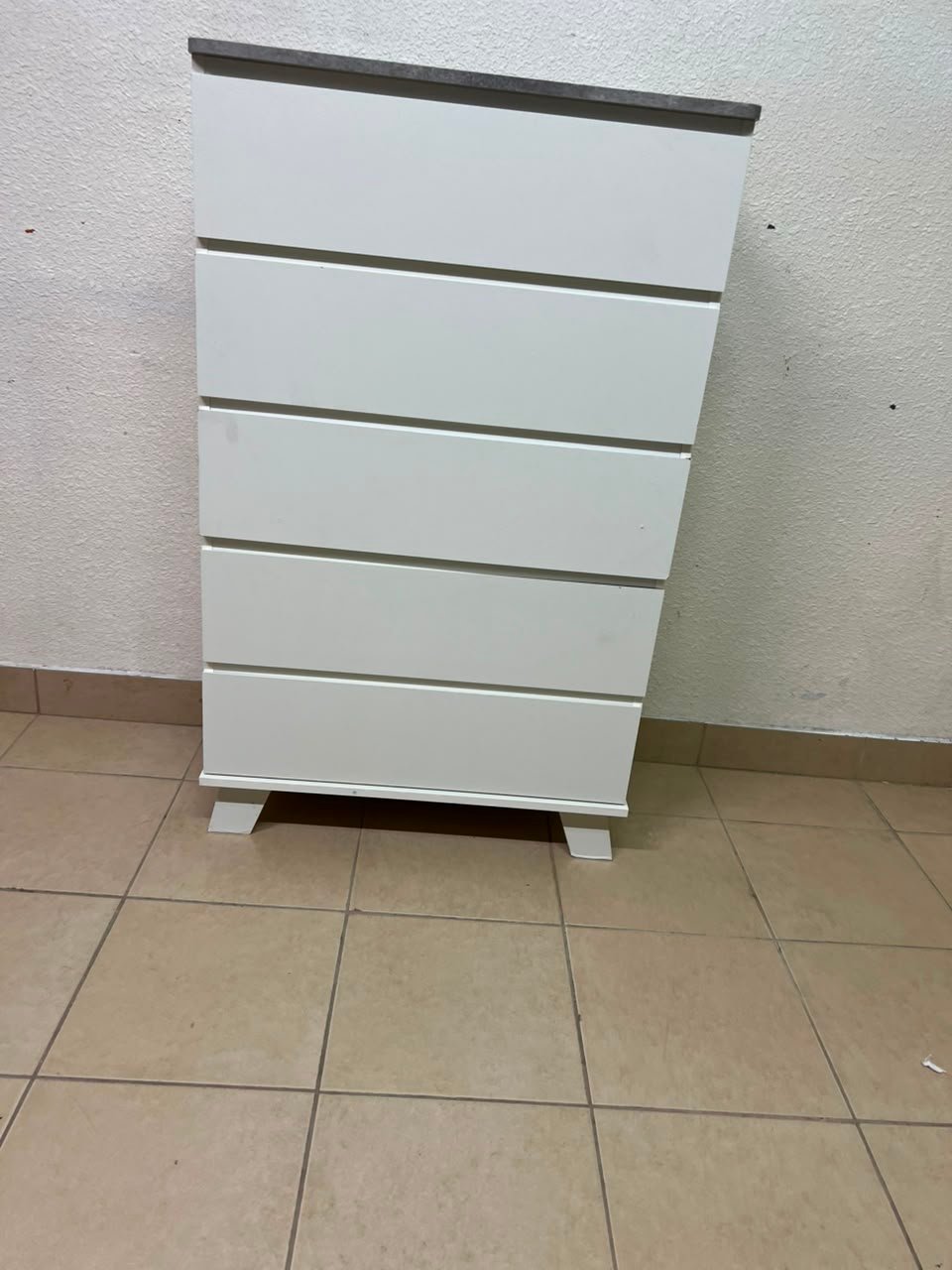 A modern white chest of drawers with a concrete-gray top, similar to models like the Colin from IKEA - Image 8