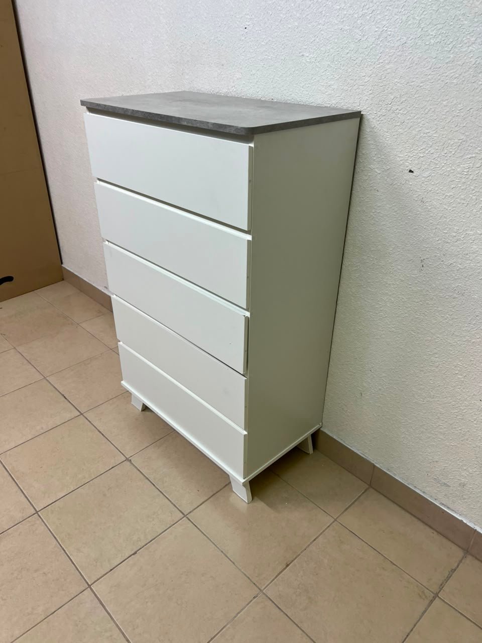 A modern white chest of drawers with a concrete-gray top, similar to models like the Colin from IKEA - Image 4