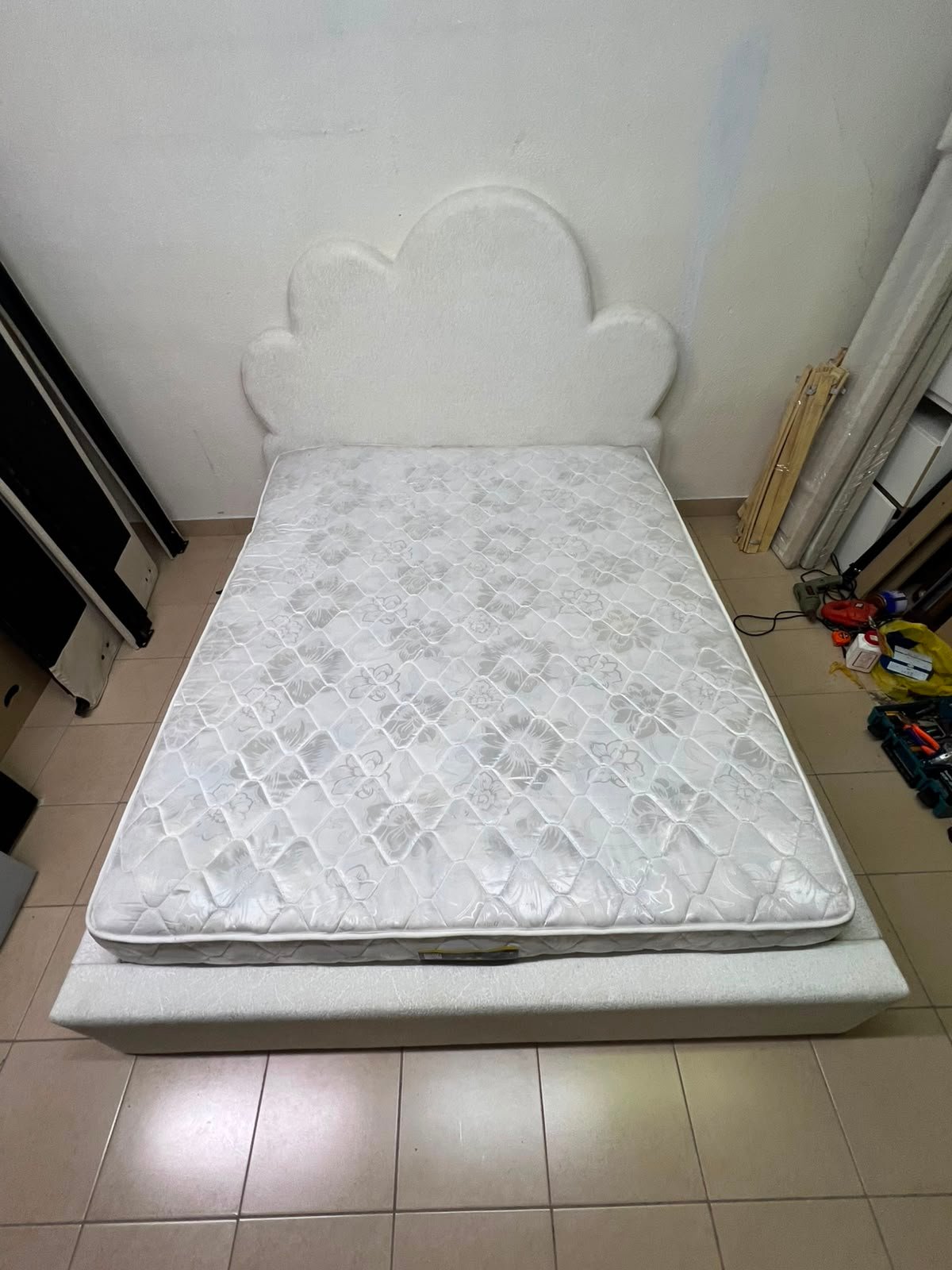 A fully upholstered white frame bed featuring a unique cloud-shaped headboard design. - Image 12