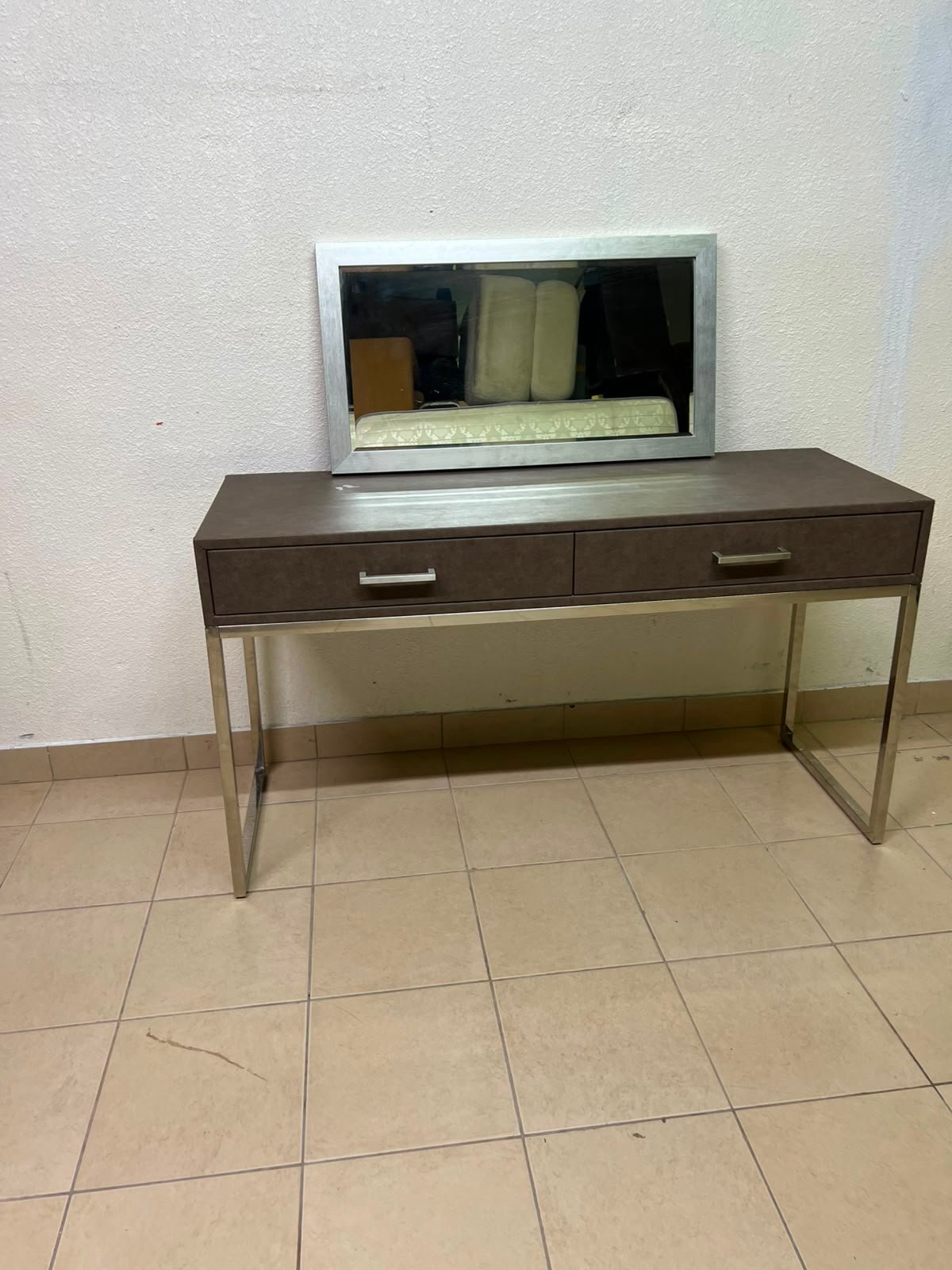 This Monarch Specialties console table features a modern design in gray with a metal frame.