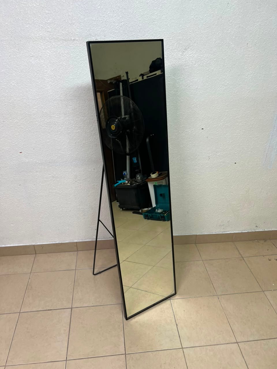 IKEA KARMSUND standing mirror with a slim black frame - Image 4