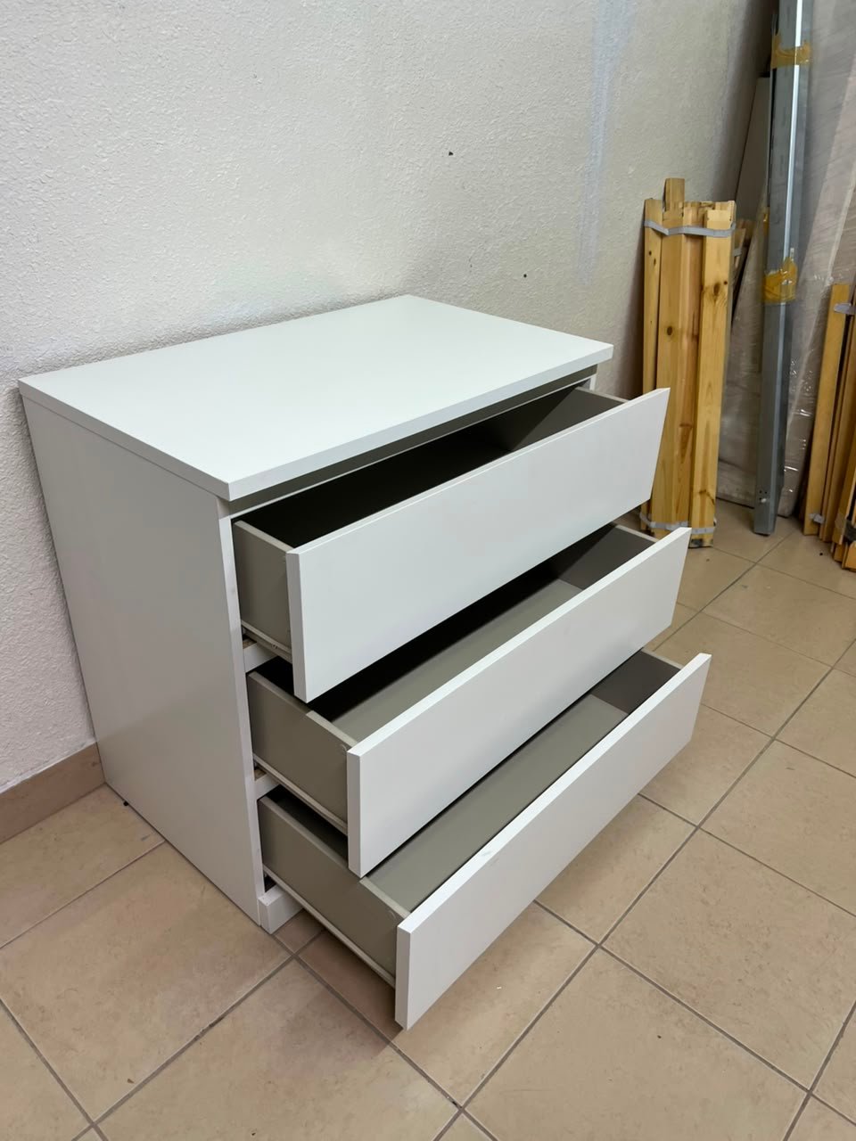 The white MALM chest of drawers from IKEA, which is characterized by its modern and simple design. - Image 7